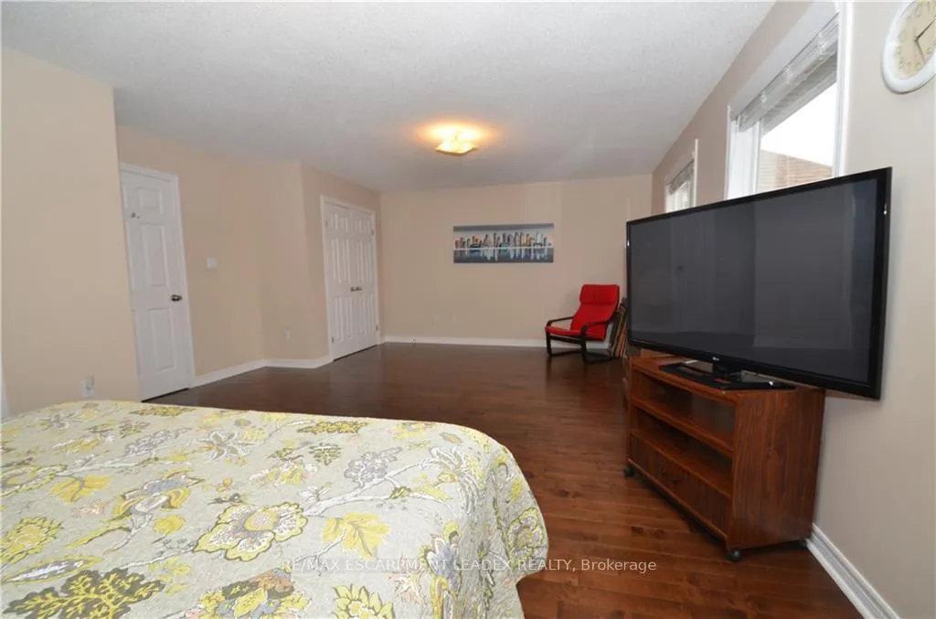 Photo 14 of 1132 Harrogate Drive, Hamilton, Ancaster — HOMEH