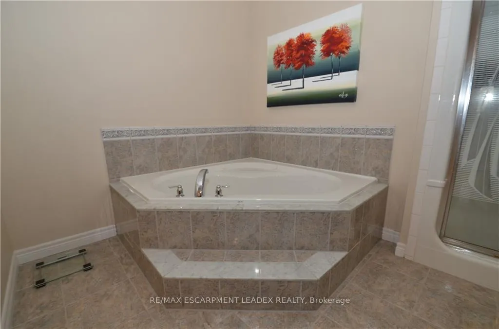 Photo 15 of 1132 Harrogate Drive, Hamilton, Ancaster — HOMEH