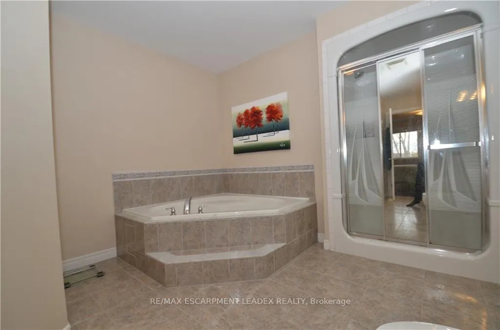 Photo 17 of 1132 Harrogate Drive, Hamilton, Ancaster — HOMEH