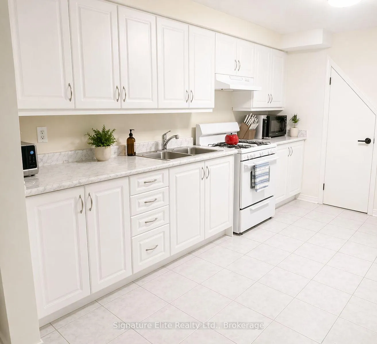 Photo 4 of 83 Belview Avenue, Vaughan, East Woodbridge — HOMEH