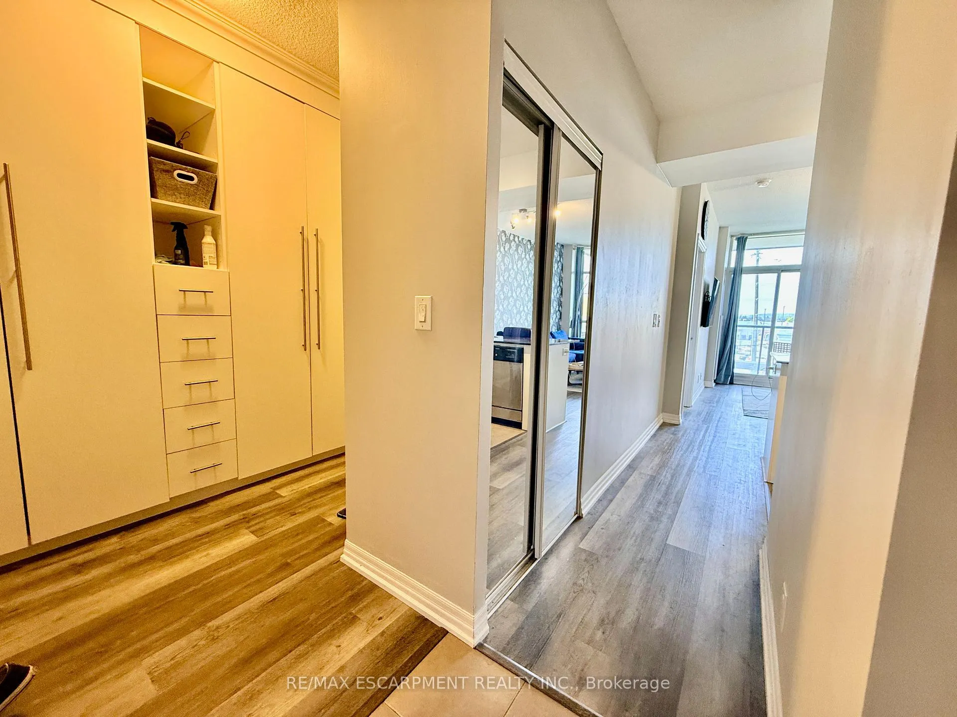 Photo 7 of Unit 317, 1940 Ironstone Drive, Burlington, Uptown — HOMEH