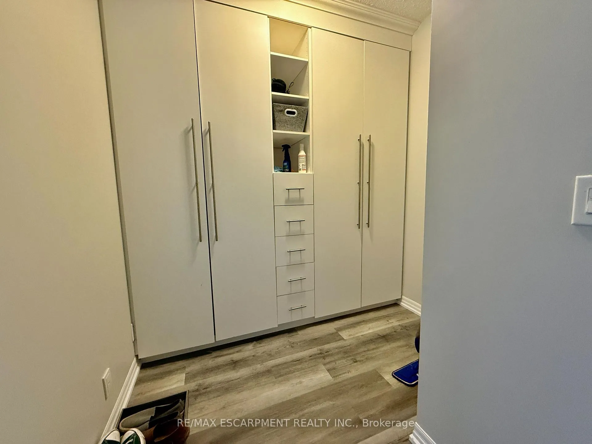 Photo 10 of Unit 317, 1940 Ironstone Drive, Burlington, Uptown — HOMEH