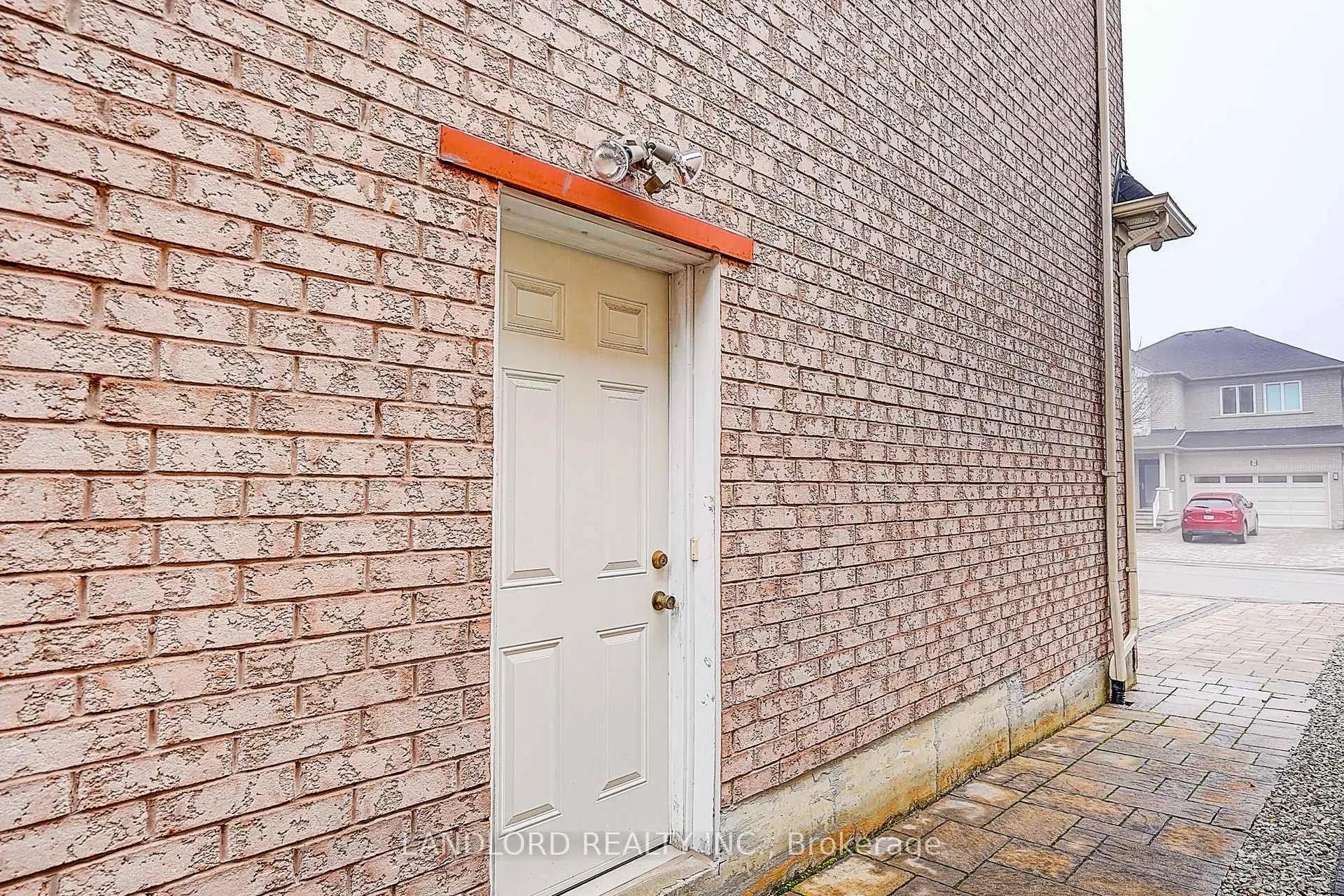 Photo 3 of Unit Lower, 8 Wood Dale Road, Vaughan, Concord — HOMEH