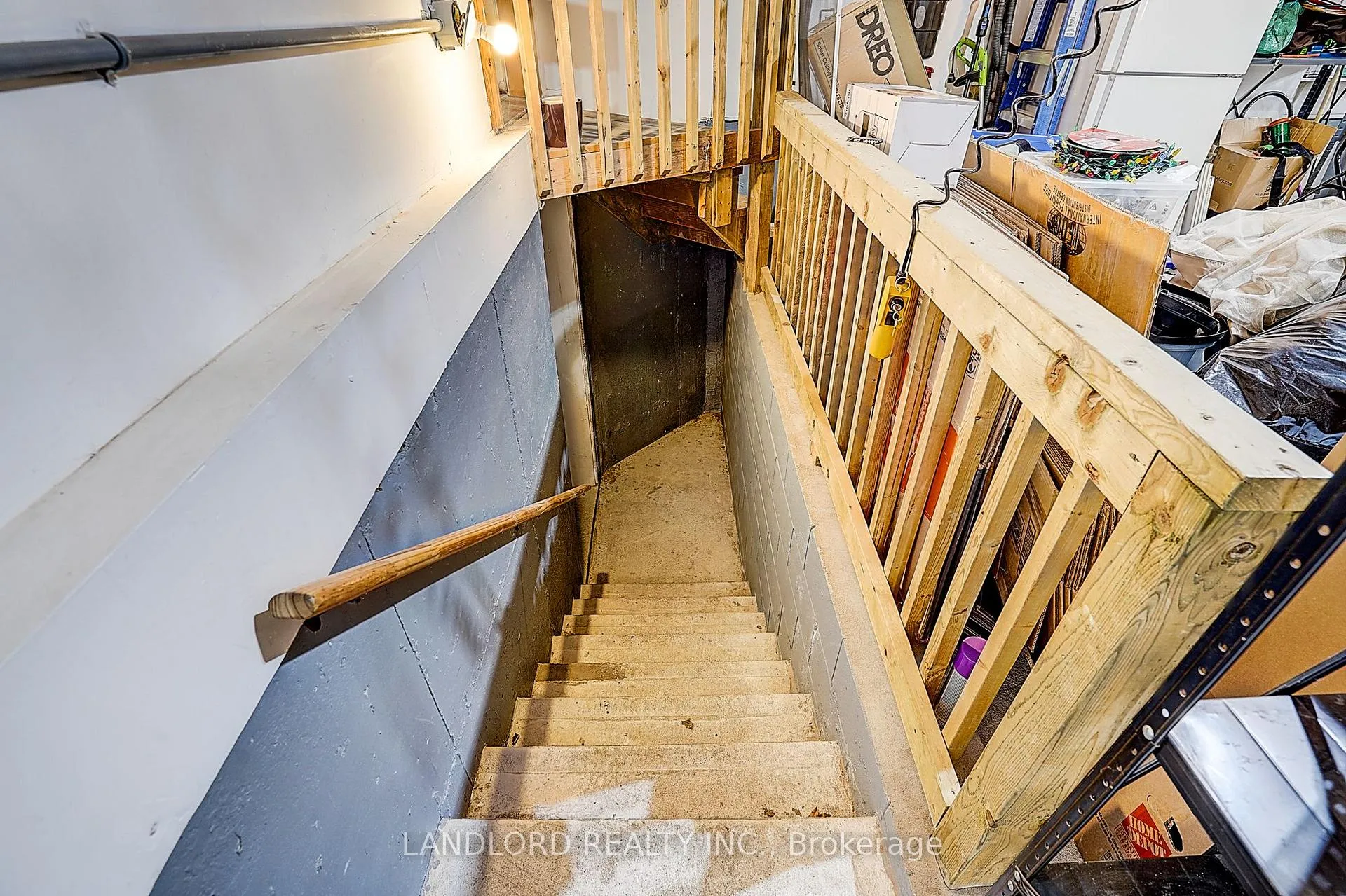 Photo 4 of Unit Lower, 8 Wood Dale Road, Vaughan, Concord — HOMEH