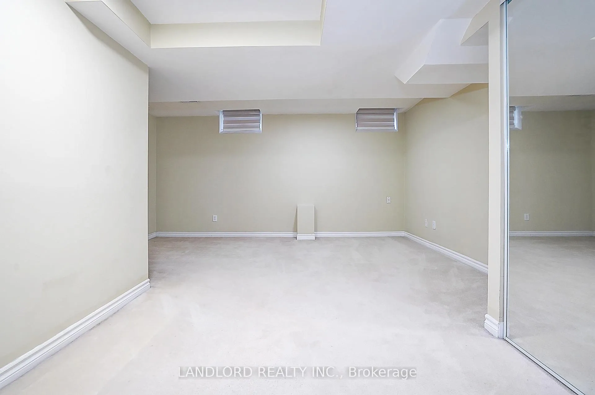 Photo 5 of Unit Lower, 8 Wood Dale Road, Vaughan, Concord — HOMEH