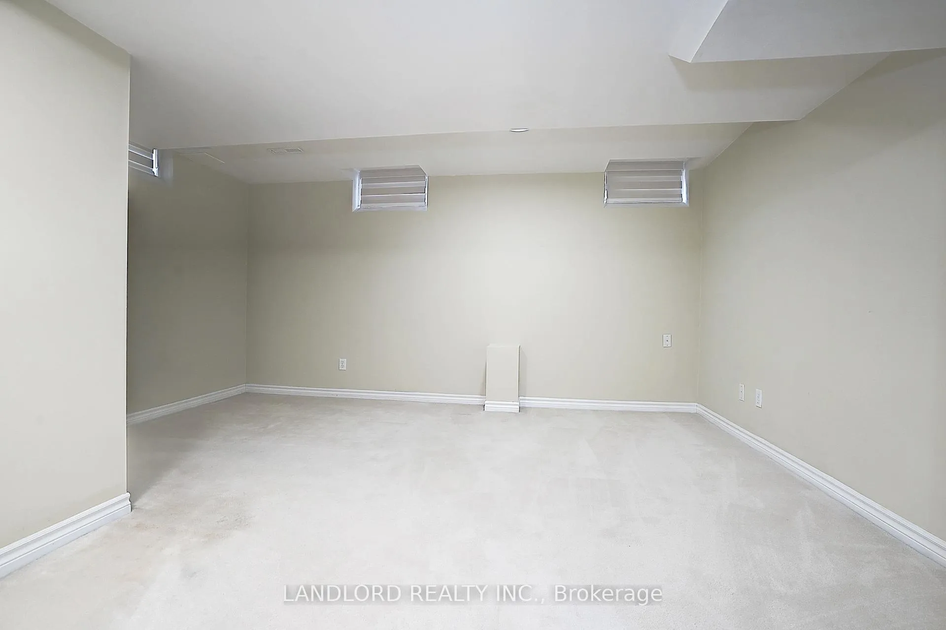 Photo 6 of Unit Lower, 8 Wood Dale Road, Vaughan, Concord — HOMEH
