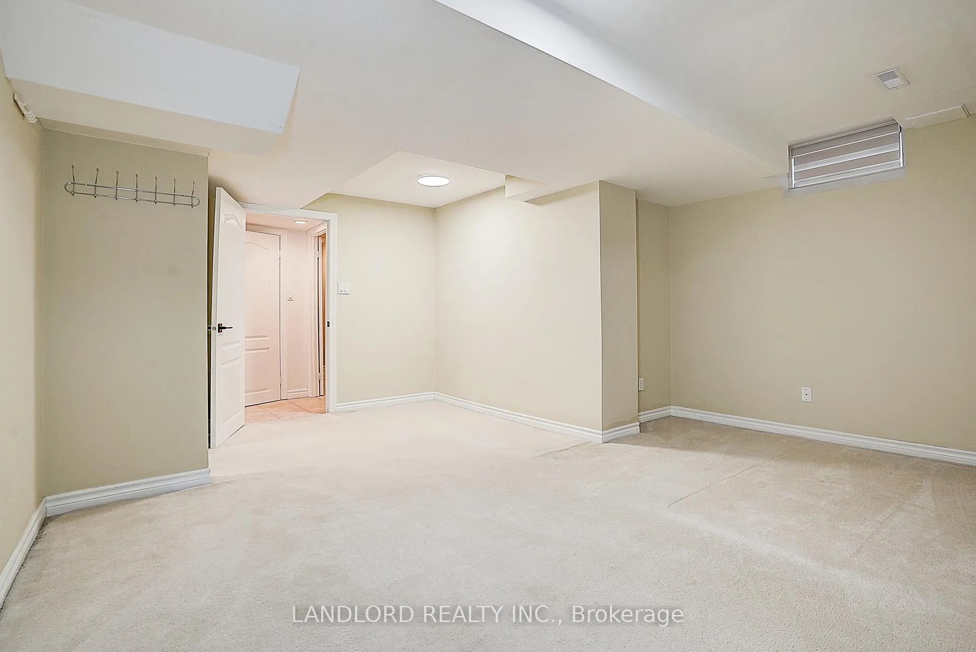 Photo 9 of Unit Lower, 8 Wood Dale Road, Vaughan, Concord — HOMEH