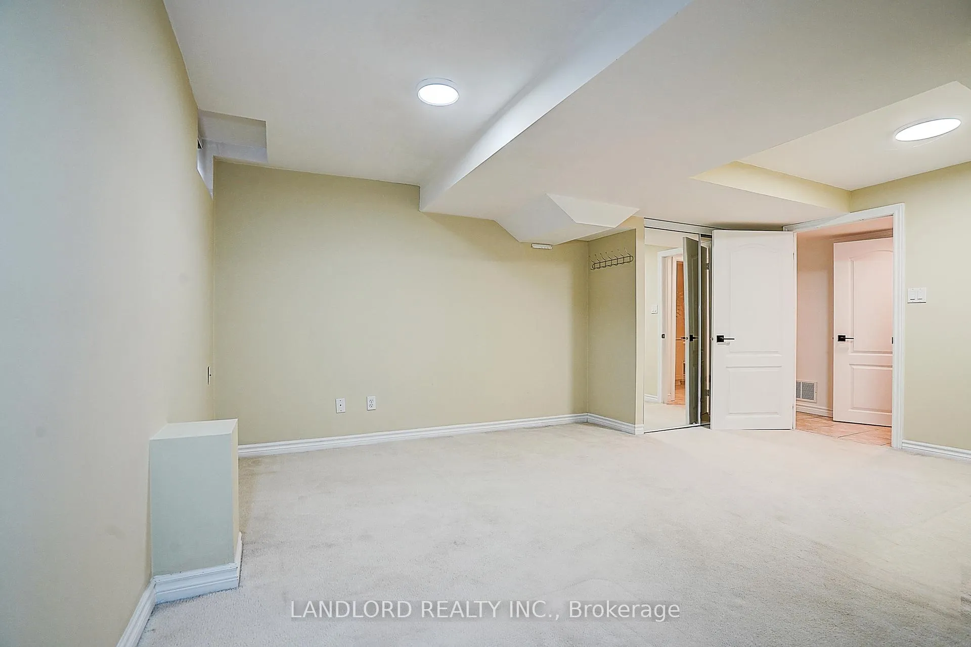 Photo 10 of Unit Lower, 8 Wood Dale Road, Vaughan, Concord — HOMEH