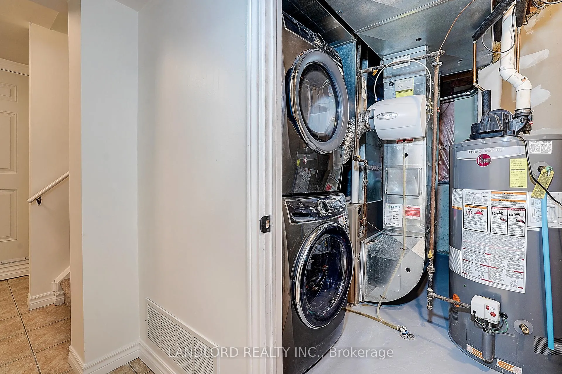 Photo 13 of Unit Lower, 8 Wood Dale Road, Vaughan, Concord — HOMEH