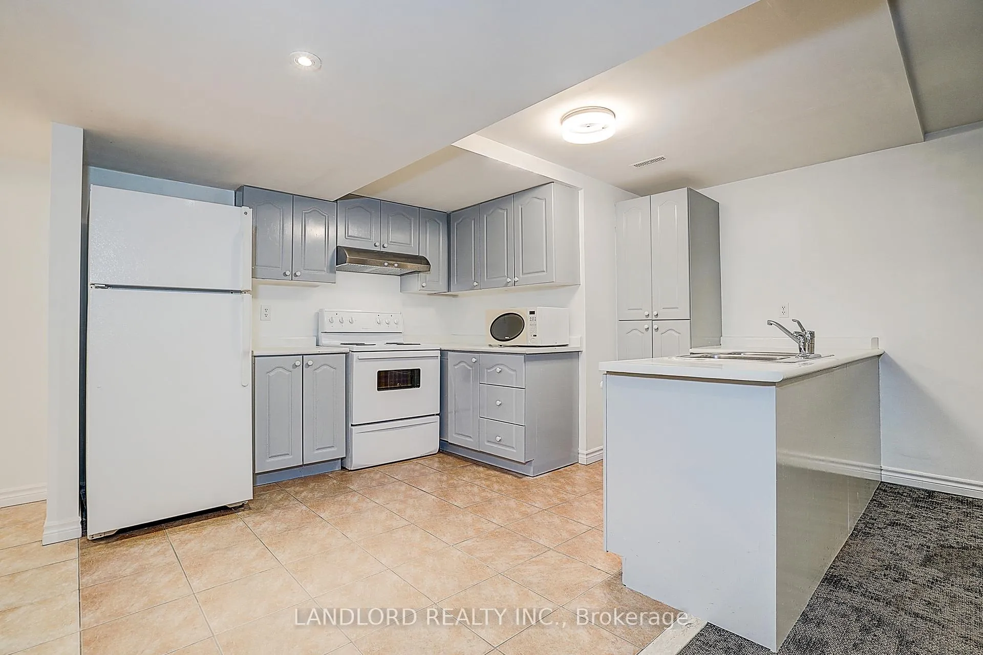 Photo 19 of Unit Lower, 8 Wood Dale Road, Vaughan, Concord — HOMEH