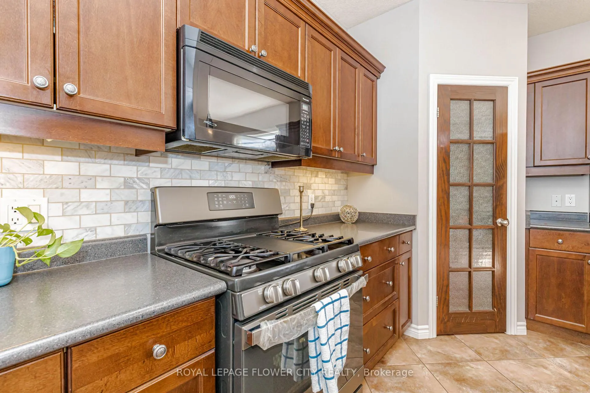 Photo 19 of 1698 Healy Road, London, North I — HOMEH