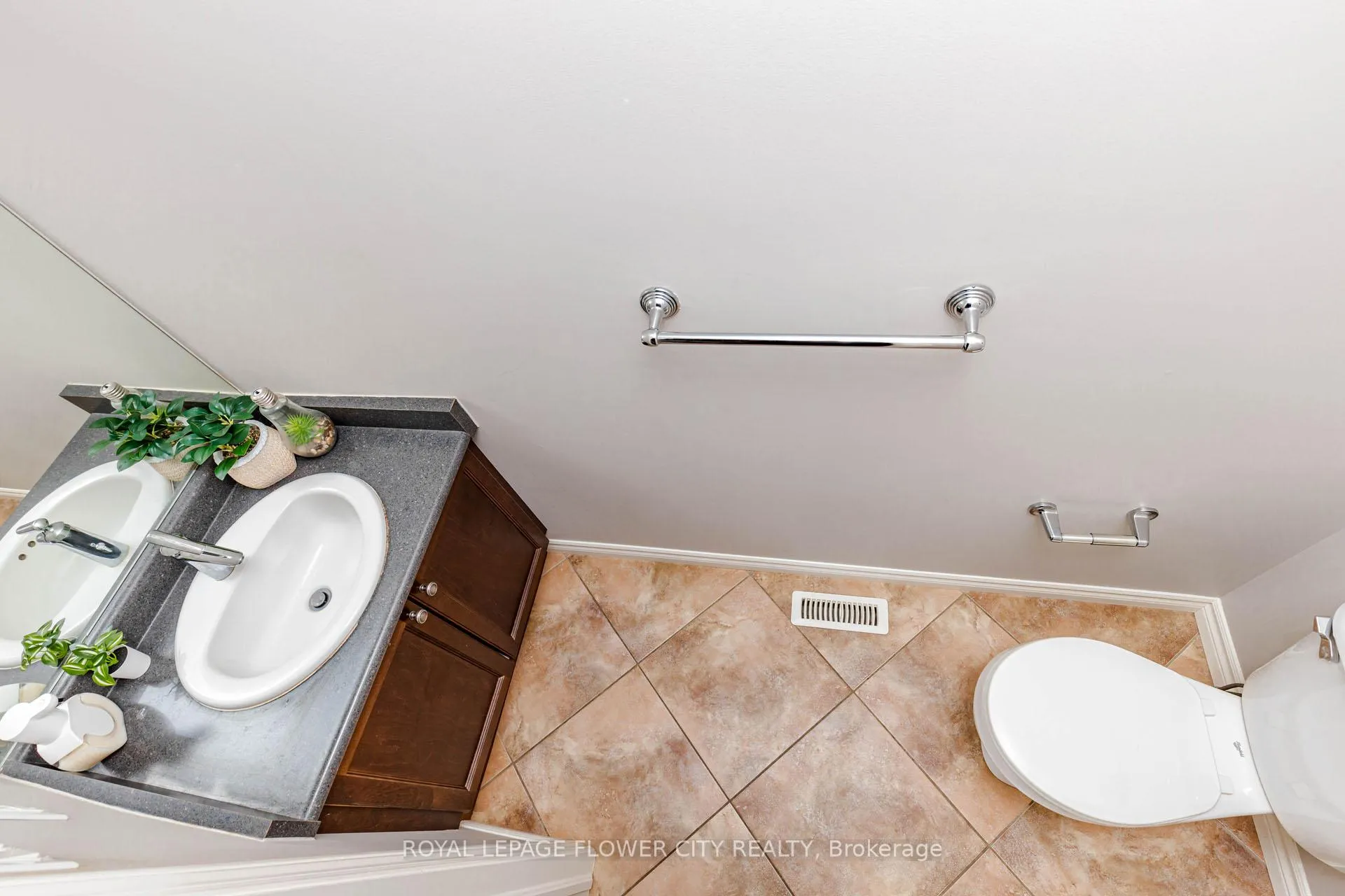 Photo 23 of 1698 Healy Road, London, North I — HOMEH