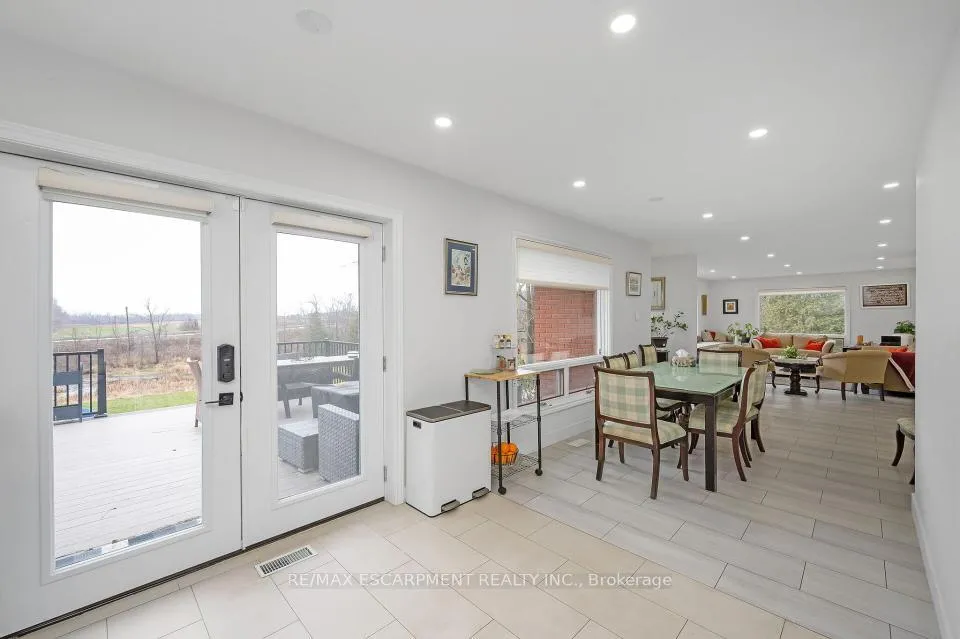 Photo 12 of 491 Highway 5 W, Hamilton, Rural Flamborough — HOMEH
