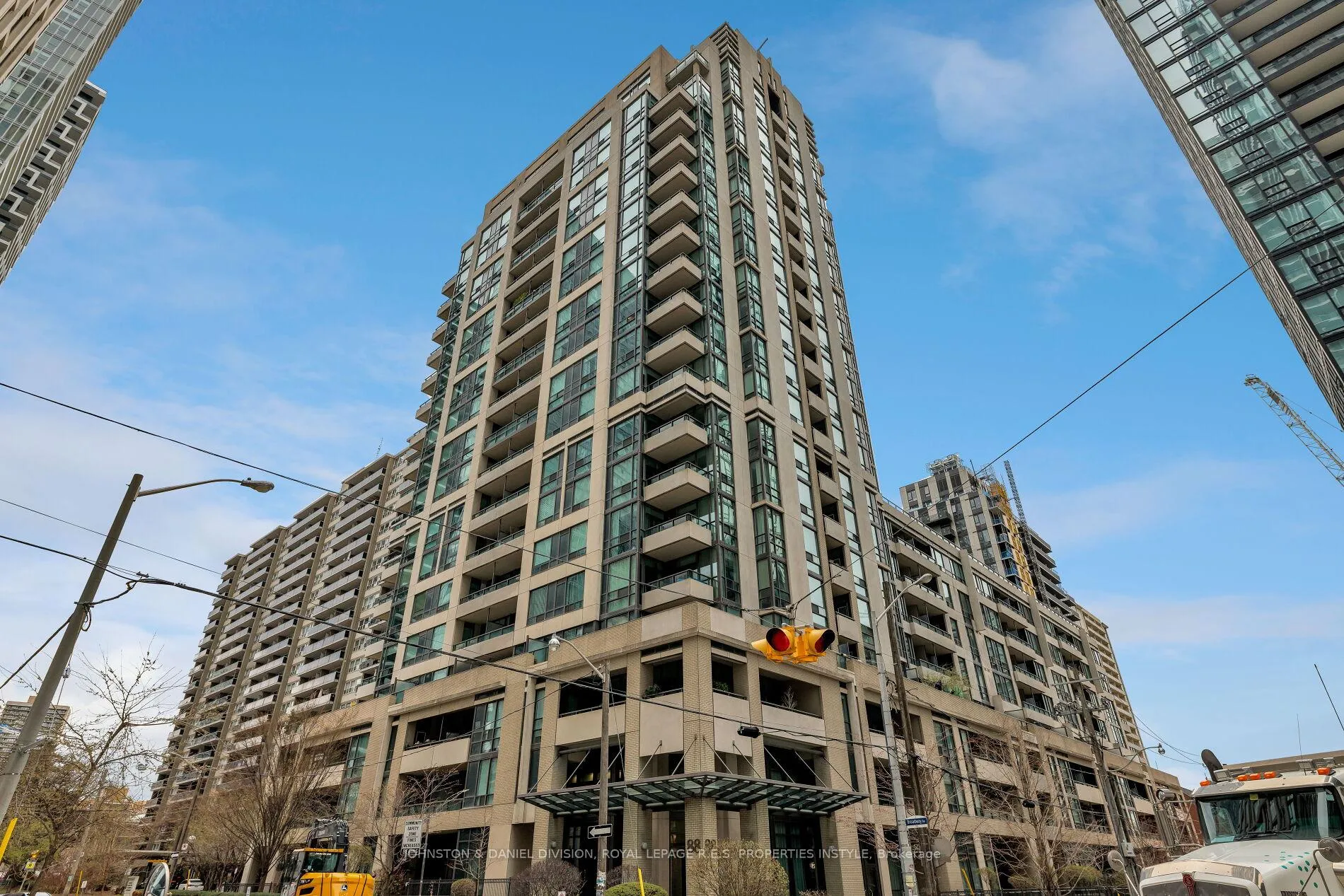 Photo 1 of Unit 401, 88 Broadway Avenue, Toronto, Mount Pleasant West — HOMEH