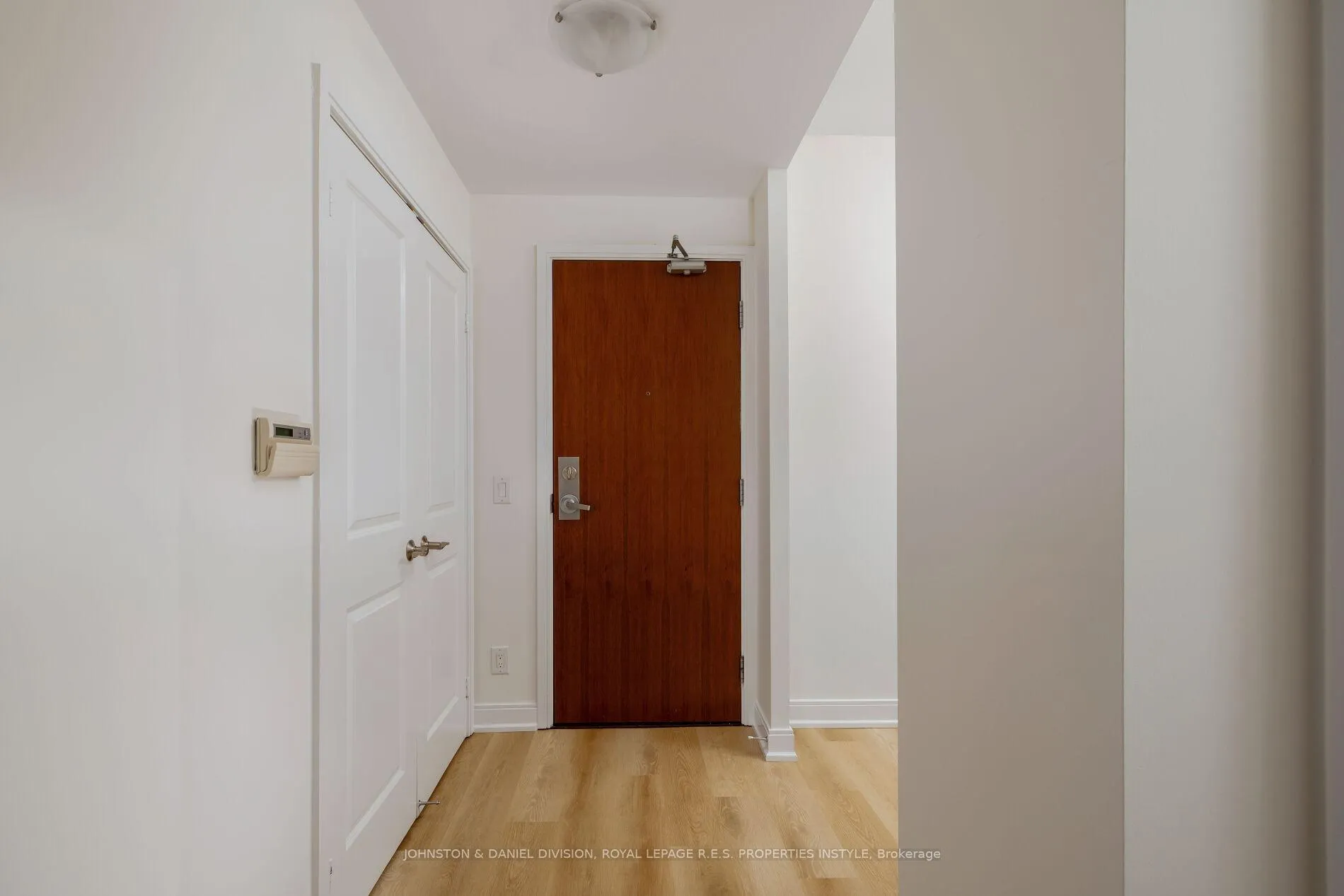 Photo 2 of Unit 401, 88 Broadway Avenue, Toronto, Mount Pleasant West — HOMEH