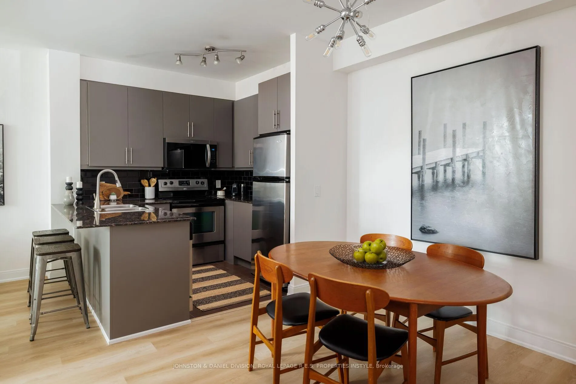 Photo 9 of Unit 401, 88 Broadway Avenue, Toronto, Mount Pleasant West — HOMEH