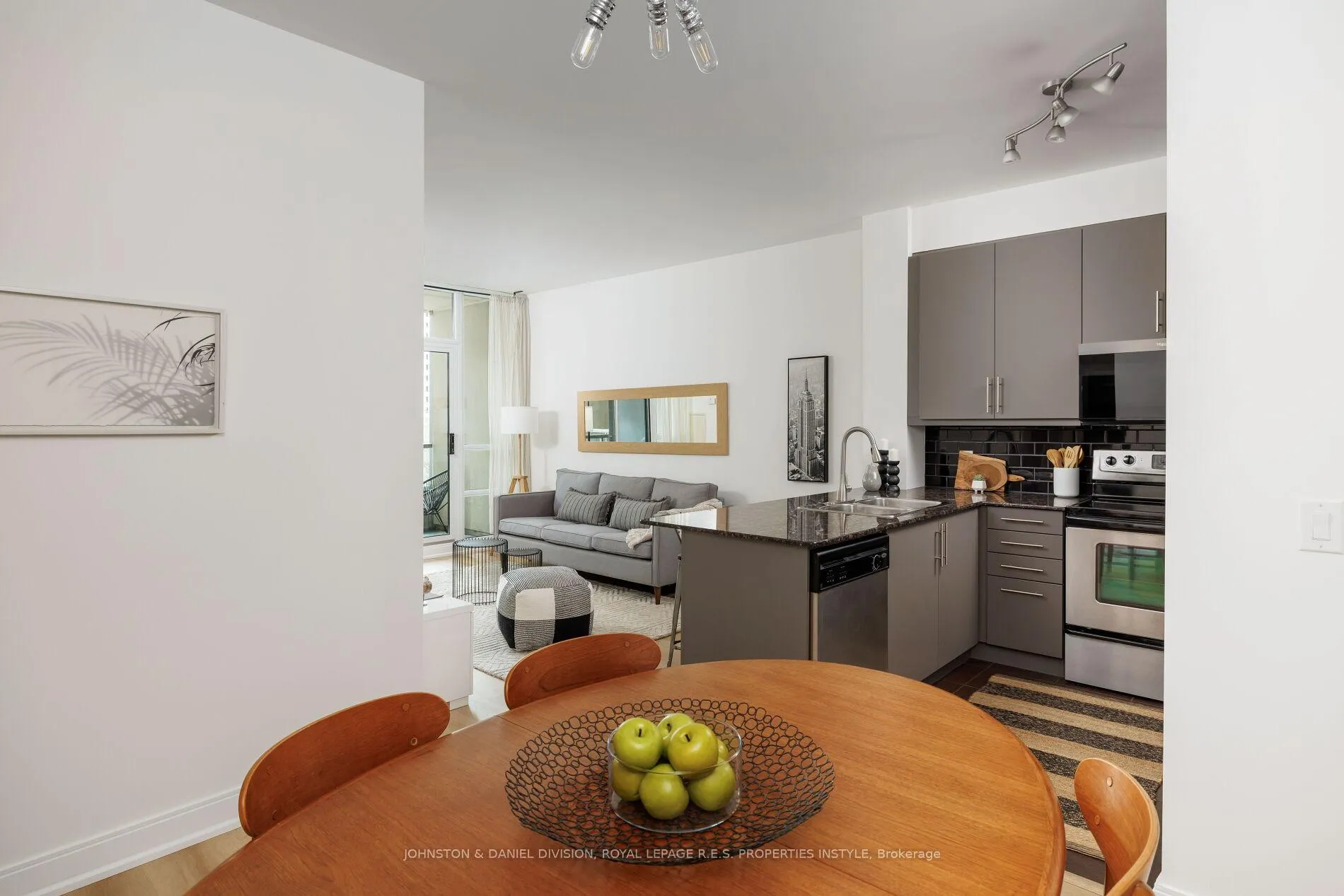 Photo 10 of Unit 401, 88 Broadway Avenue, Toronto, Mount Pleasant West — HOMEH