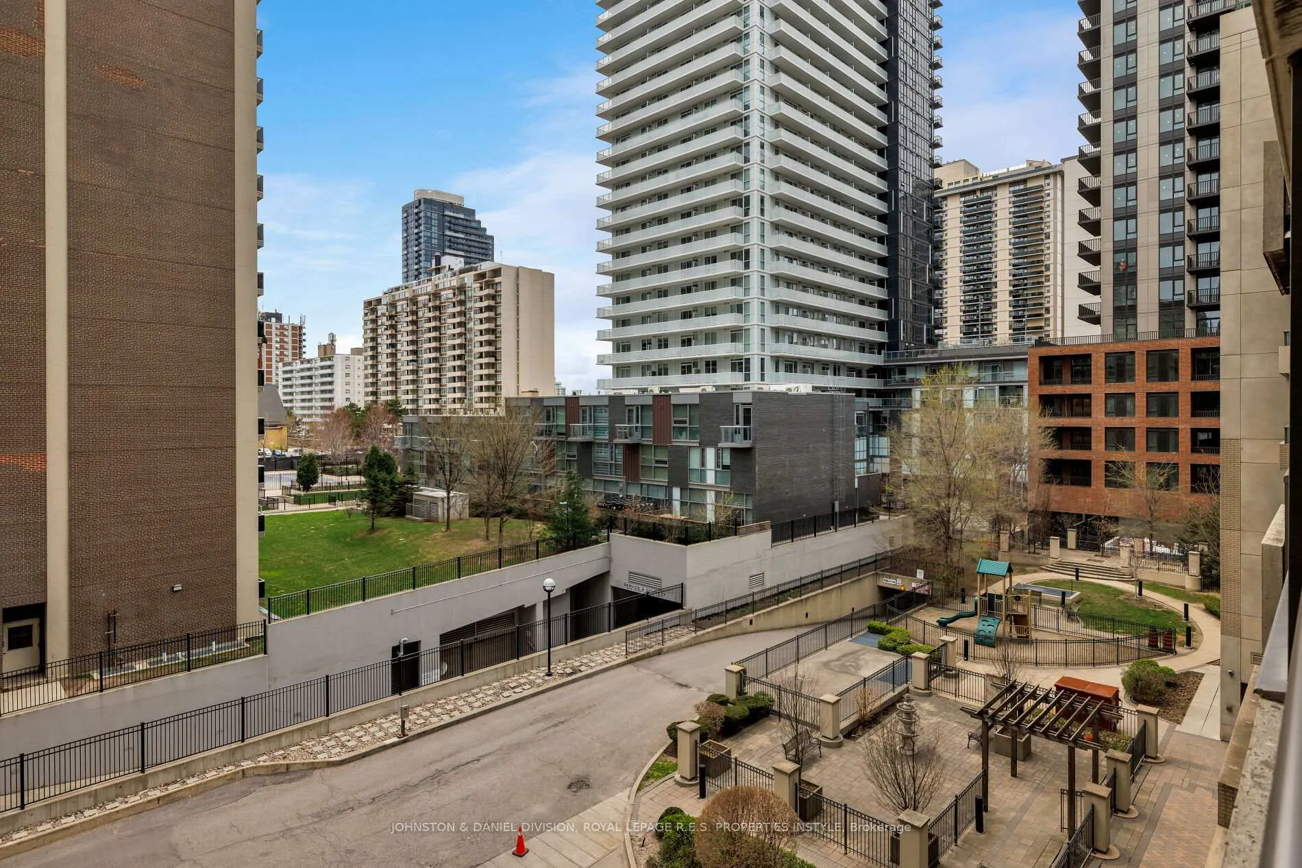 Photo 20 of Unit 401, 88 Broadway Avenue, Toronto, Mount Pleasant West — HOMEH