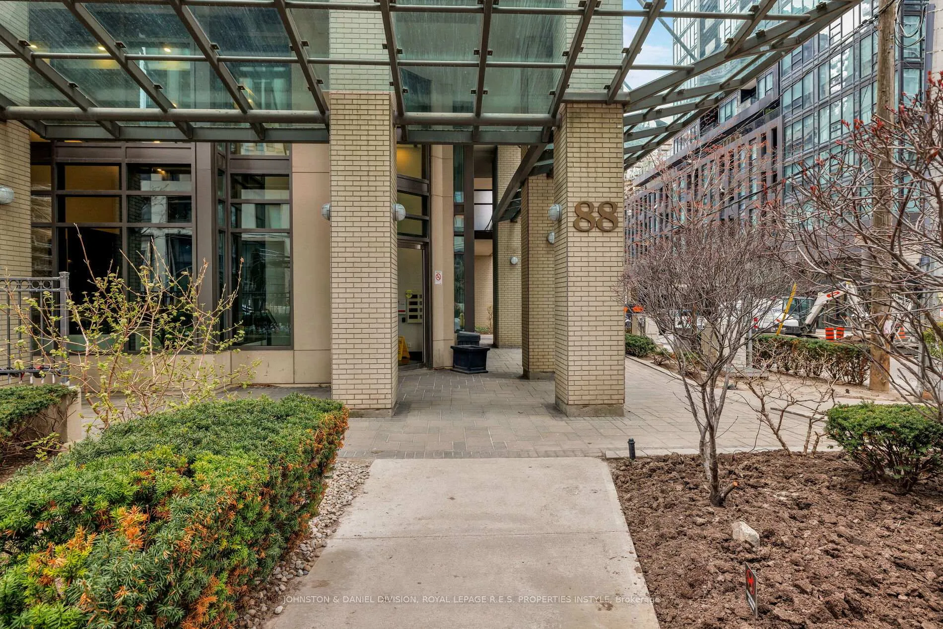 Photo 32 of Unit 401, 88 Broadway Avenue, Toronto, Mount Pleasant West — HOMEH