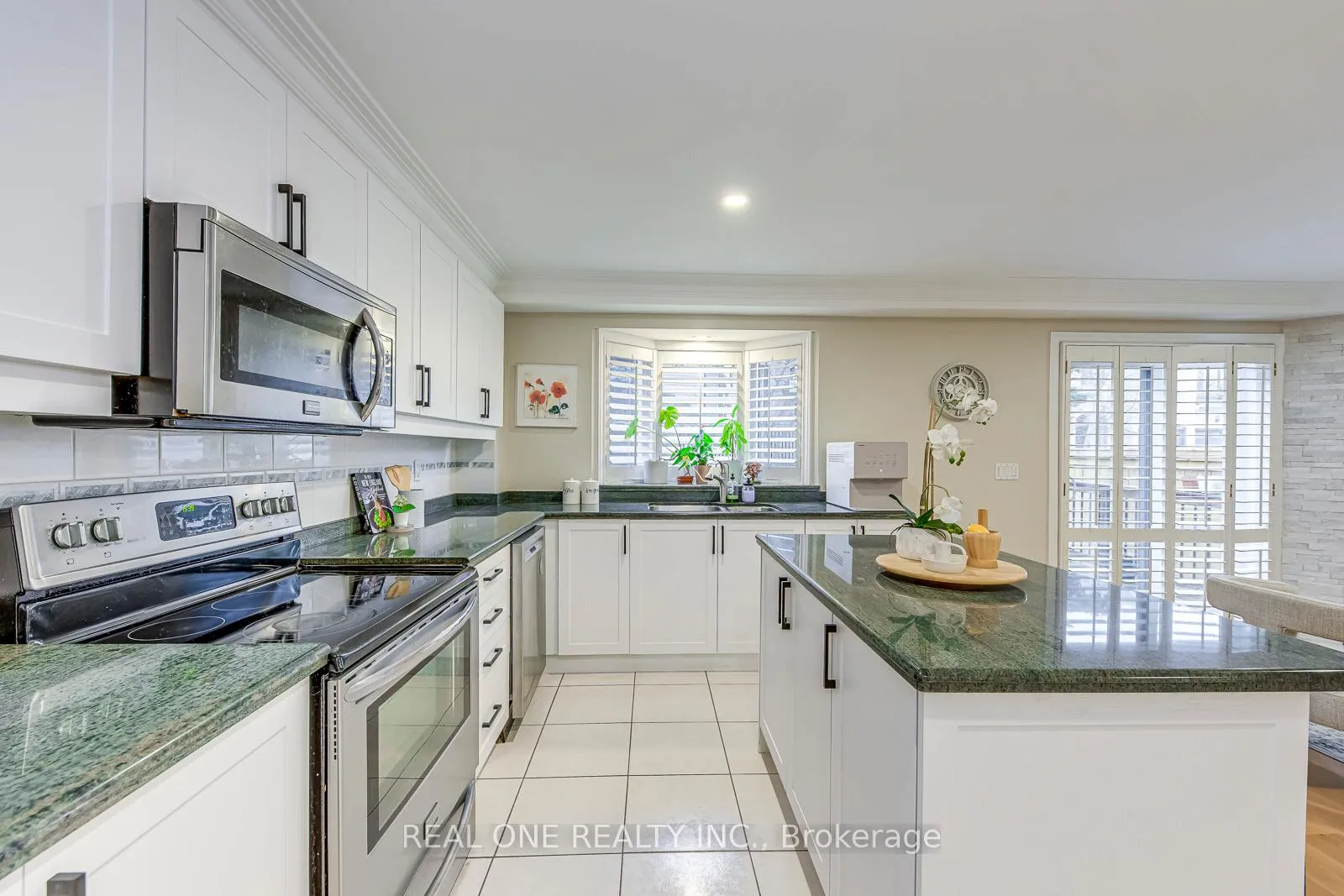 Photo 15 of Unit 6, 2250 Rockingham Drive, Oakville, Joshua Creek — HOMEH