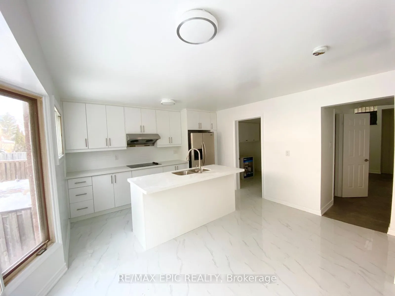 Photo 4 of 94 Pinewood Drive, Vaughan, Crestwood-Springfarm-Yorkhill — HOMEH
