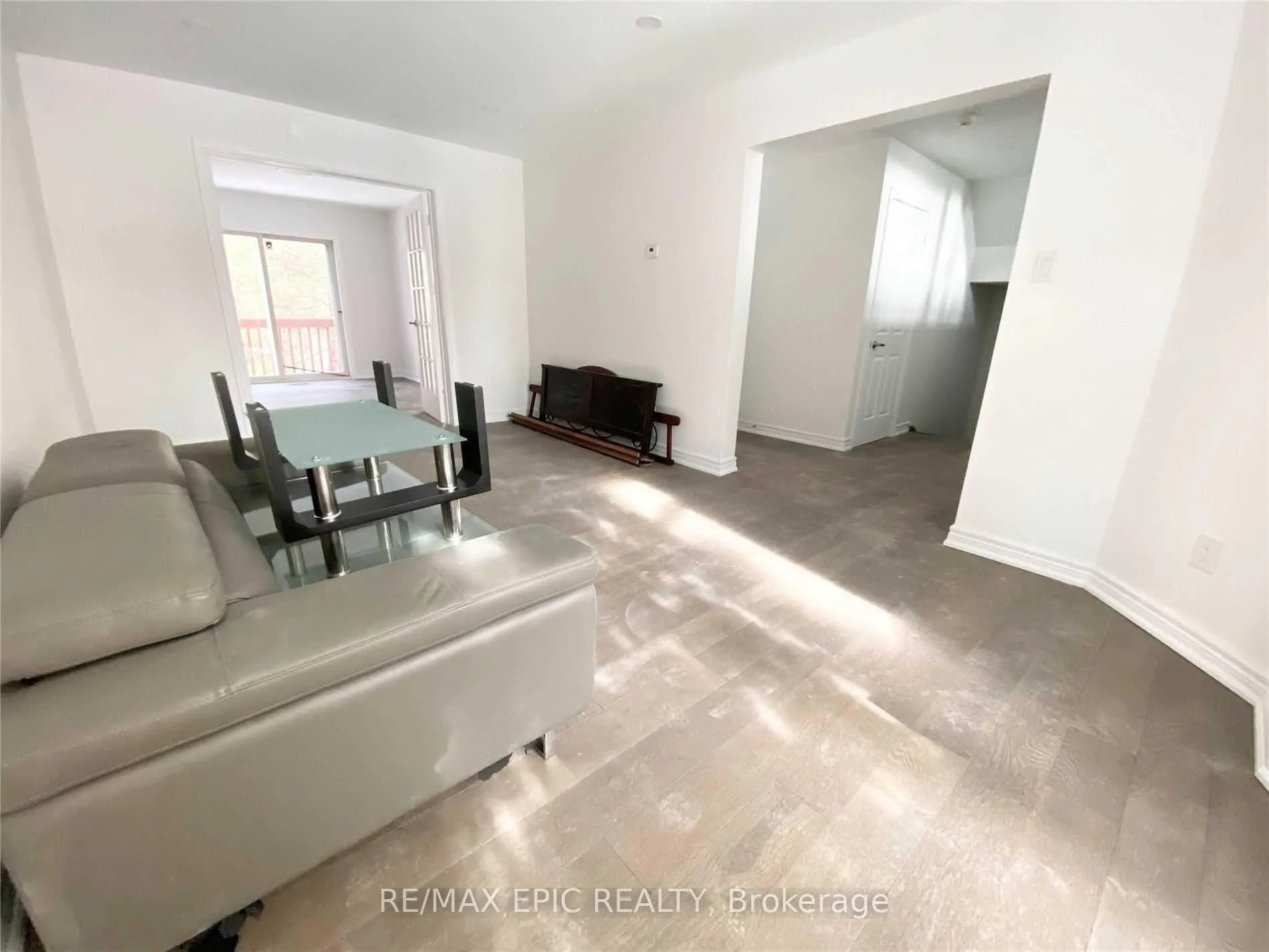 Photo 5 of 94 Pinewood Drive, Vaughan, Crestwood-Springfarm-Yorkhill — HOMEH