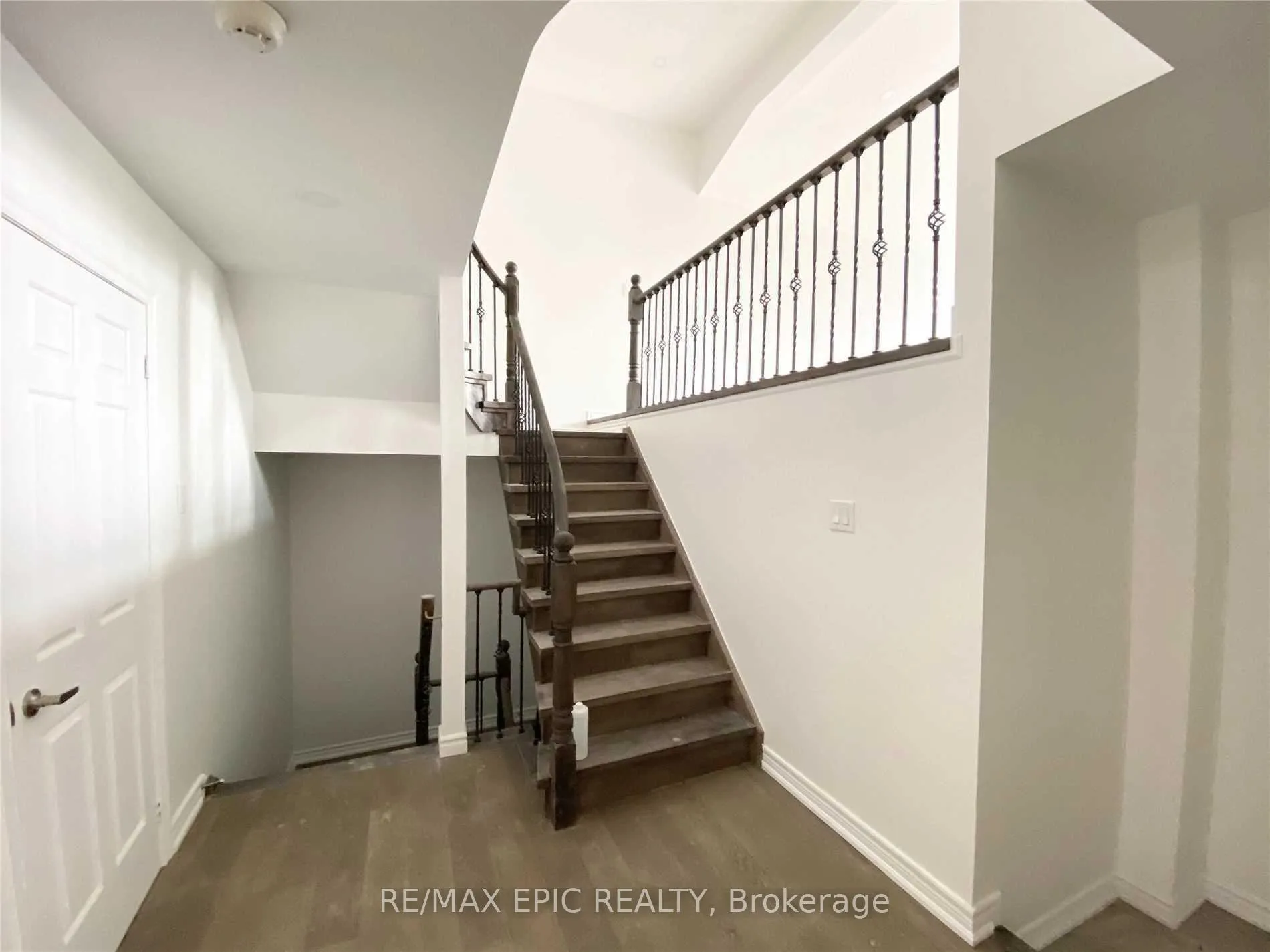 Photo 7 of 94 Pinewood Drive, Vaughan, Crestwood-Springfarm-Yorkhill — HOMEH
