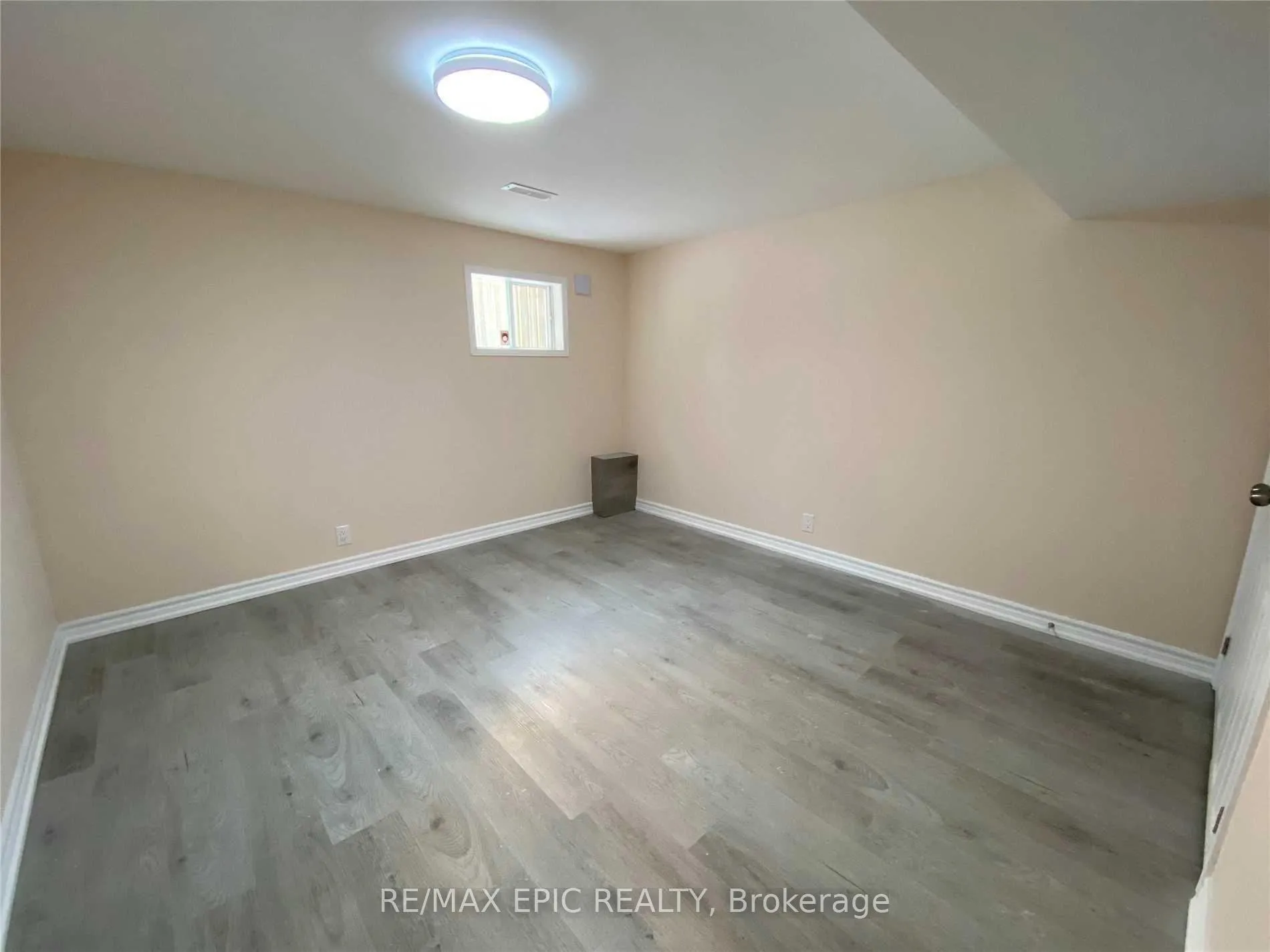 Photo 8 of 94 Pinewood Drive, Vaughan, Crestwood-Springfarm-Yorkhill — HOMEH