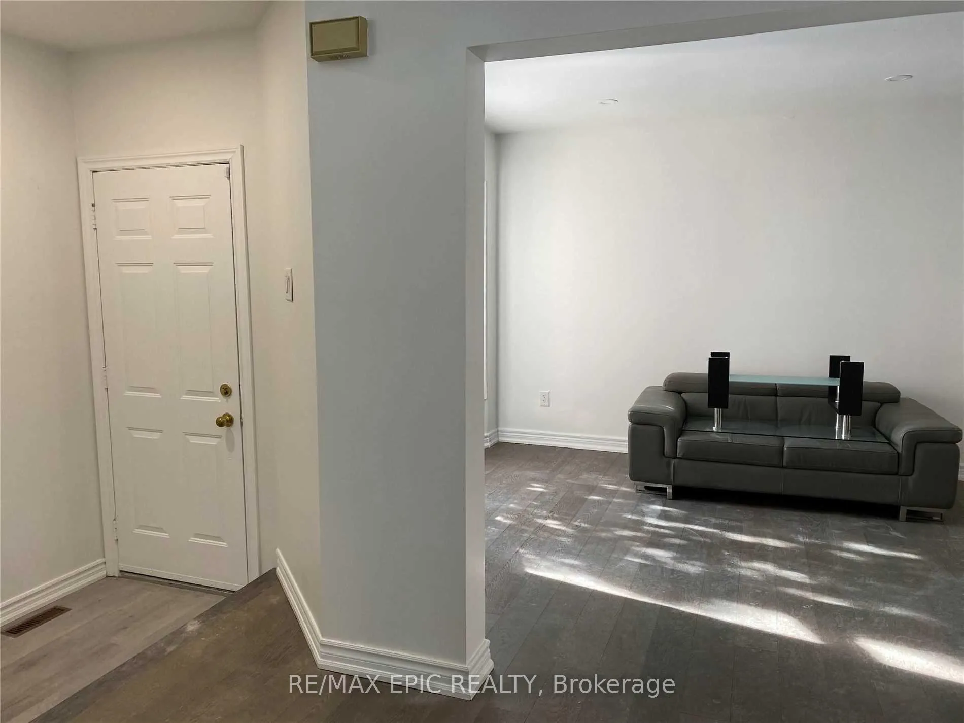 Photo 12 of 94 Pinewood Drive, Vaughan, Crestwood-Springfarm-Yorkhill — HOMEH