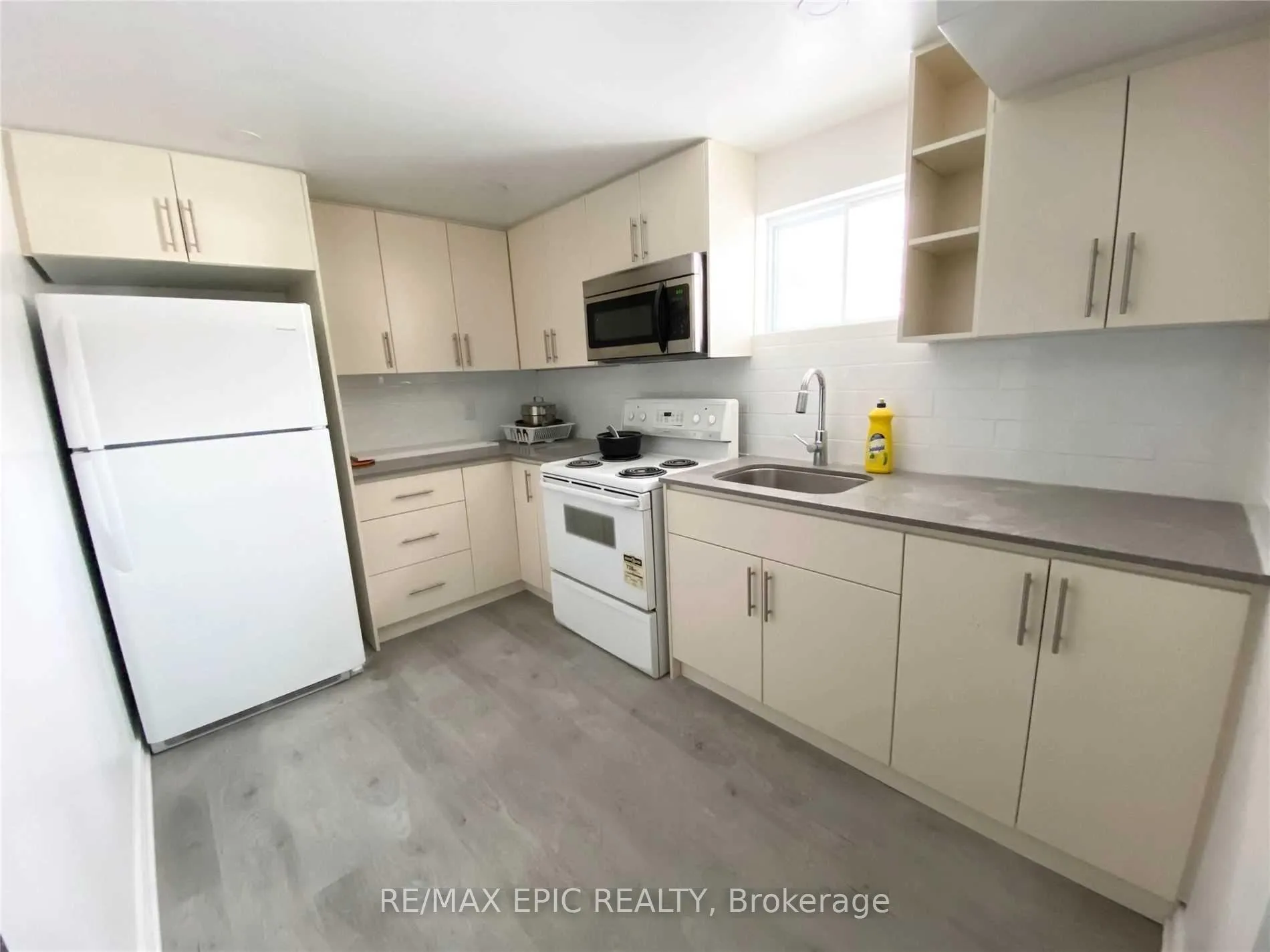 Photo 13 of 94 Pinewood Drive, Vaughan, Crestwood-Springfarm-Yorkhill — HOMEH