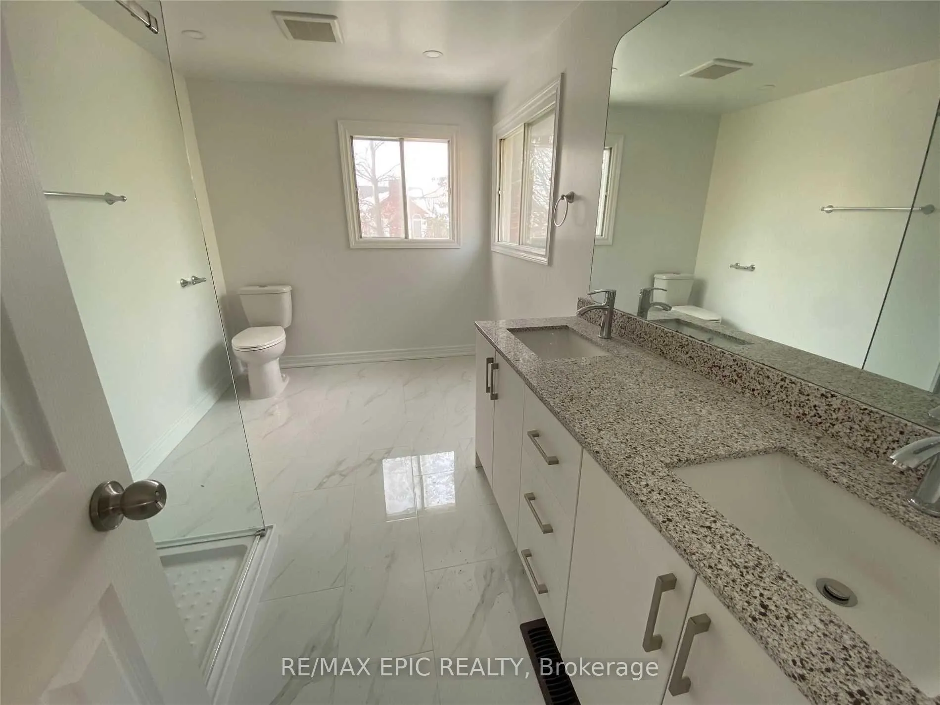 Photo 18 of 94 Pinewood Drive, Vaughan, Crestwood-Springfarm-Yorkhill — HOMEH
