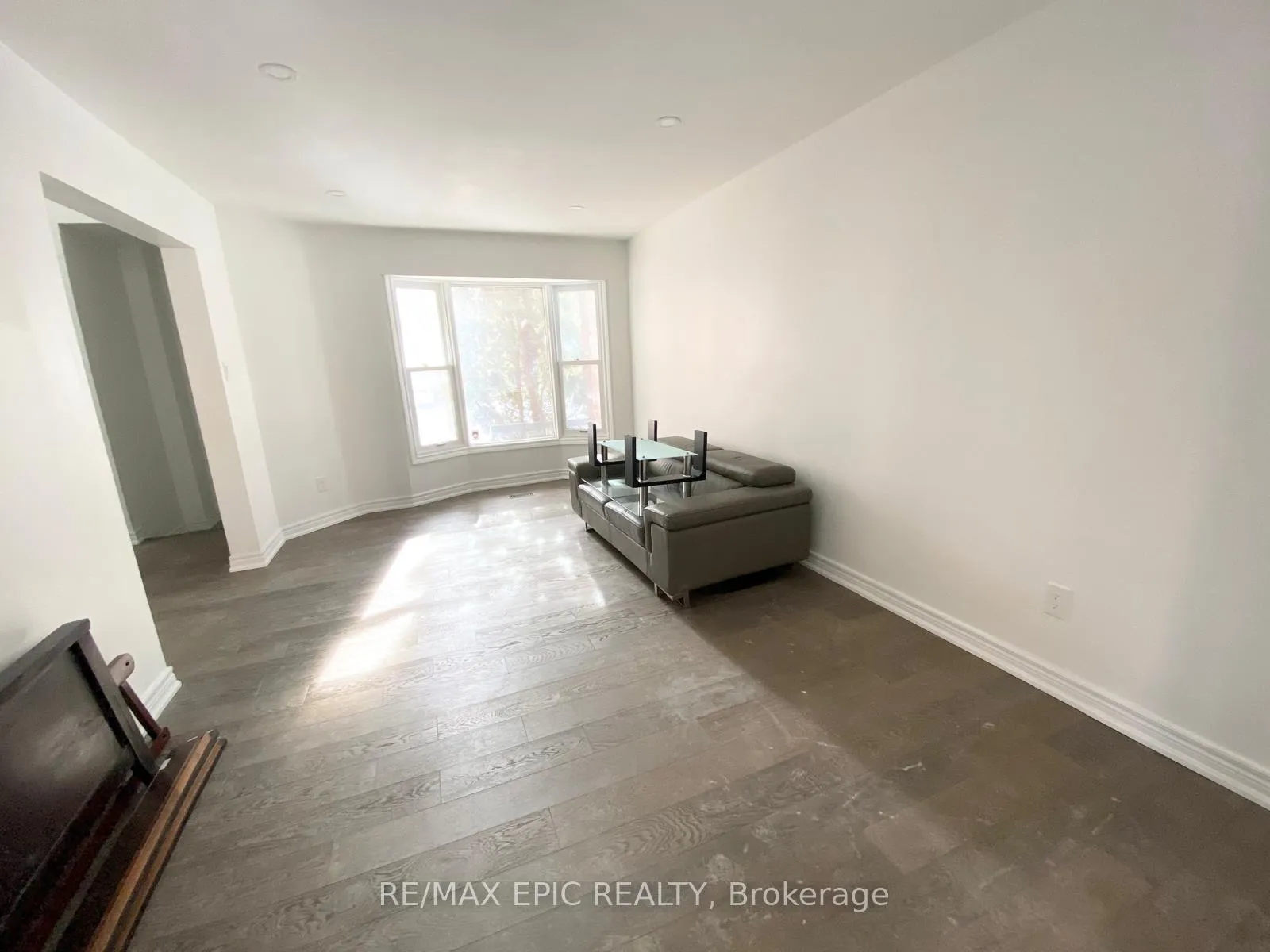 Photo 19 of 94 Pinewood Drive, Vaughan, Crestwood-Springfarm-Yorkhill — HOMEH