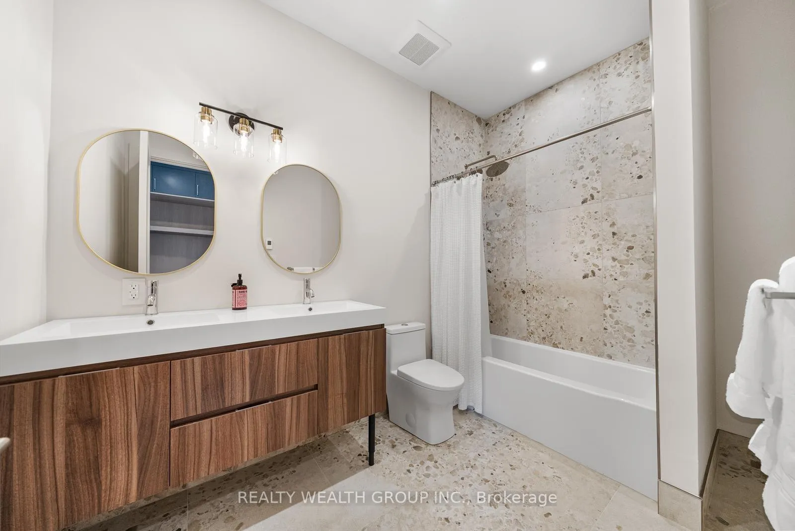Photo 29 of 105 Franklin Crescent, Whitby, Rural Whitby — HOMEH