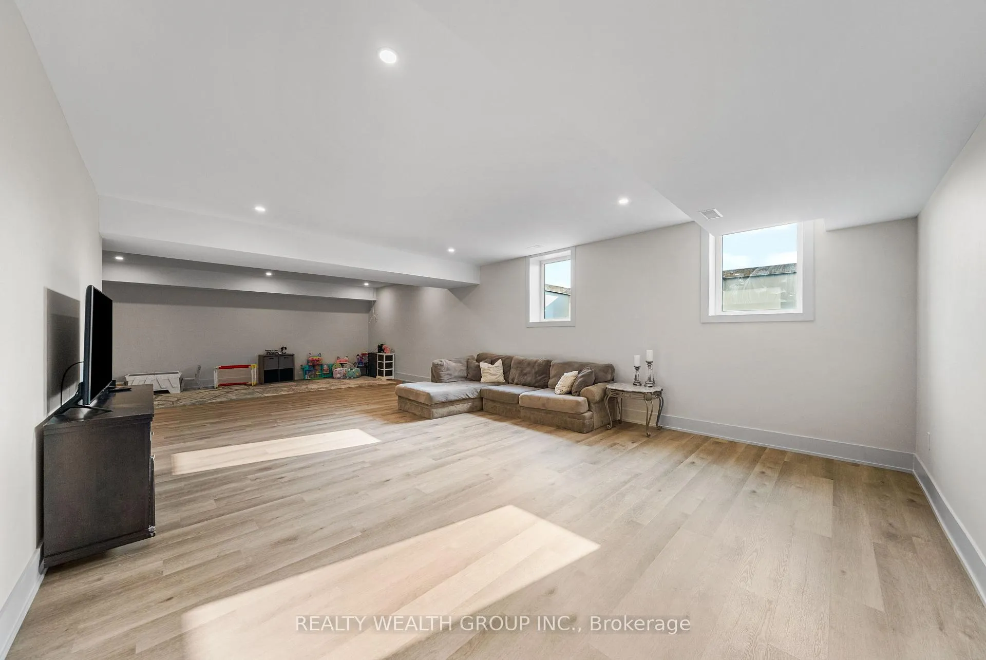 Photo 42 of 105 Franklin Crescent, Whitby, Rural Whitby — HOMEH