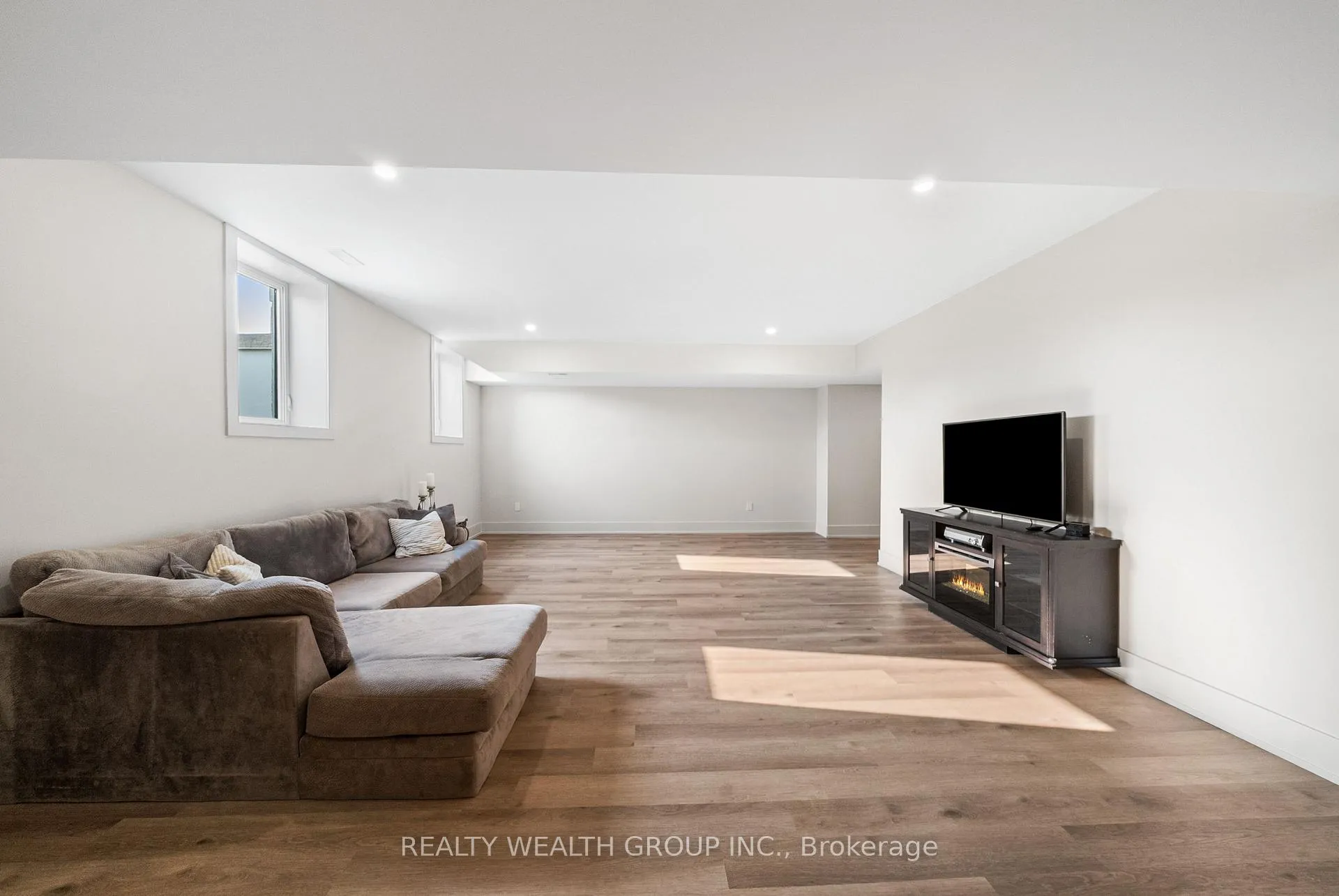 Photo 43 of 105 Franklin Crescent, Whitby, Rural Whitby — HOMEH