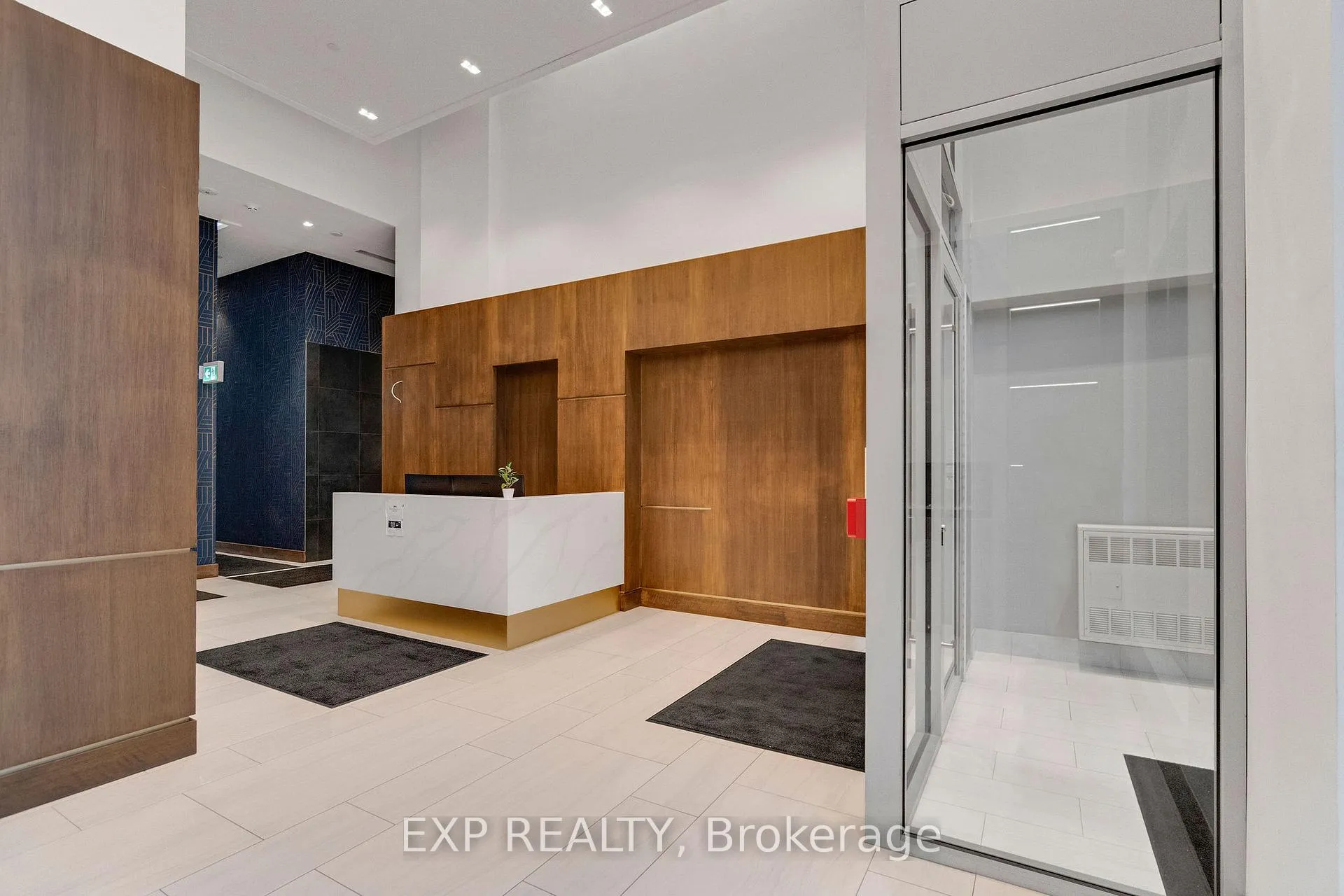 Photo 3 of Unit 902, 2782 Barton Street E, Hamilton, Riverdale — HOMEH