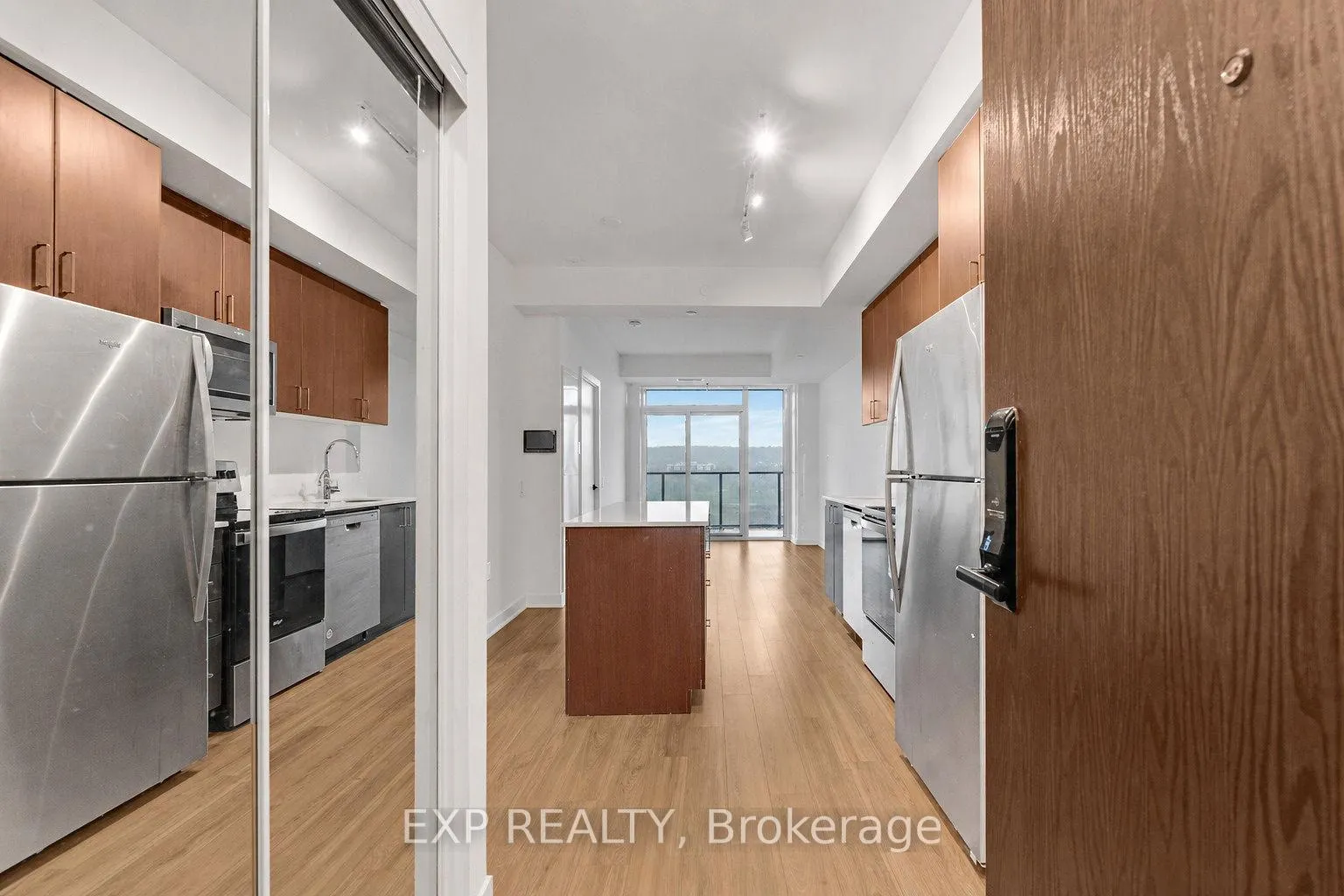 Photo 8 of Unit 902, 2782 Barton Street E, Hamilton, Riverdale — HOMEH