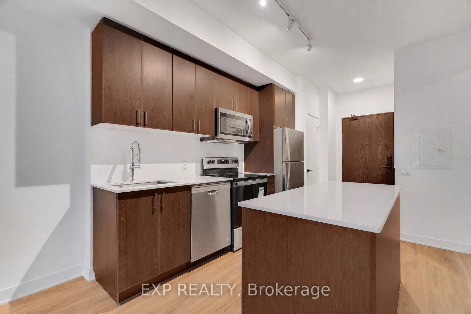 Photo 11 of Unit 902, 2782 Barton Street E, Hamilton, Riverdale — HOMEH