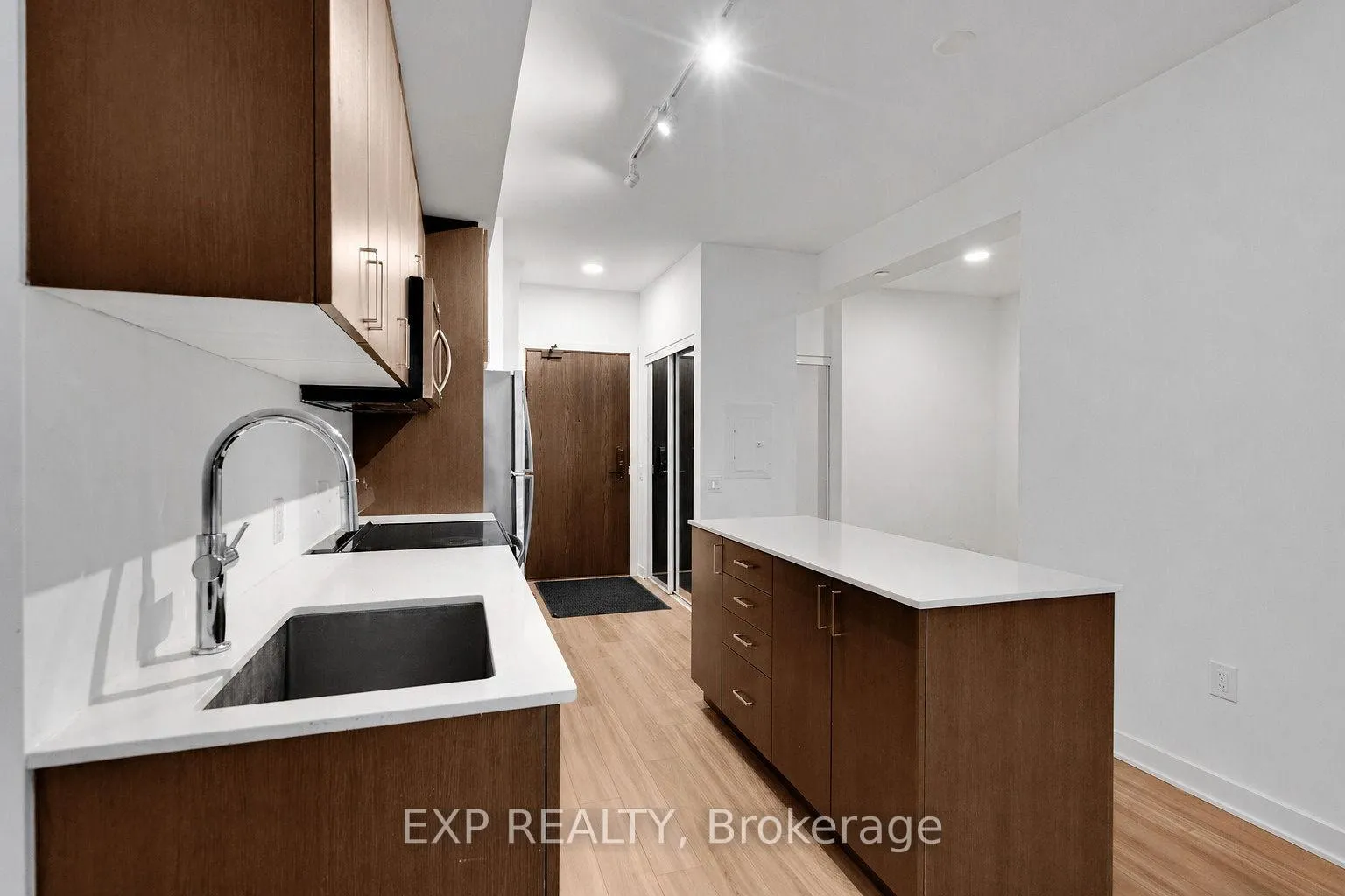 Photo 12 of Unit 902, 2782 Barton Street E, Hamilton, Riverdale — HOMEH
