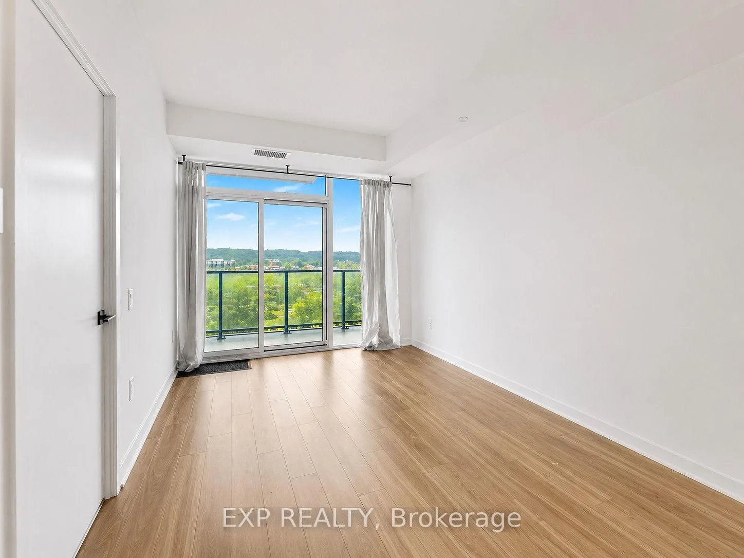 Photo 13 of Unit 902, 2782 Barton Street E, Hamilton, Riverdale — HOMEH