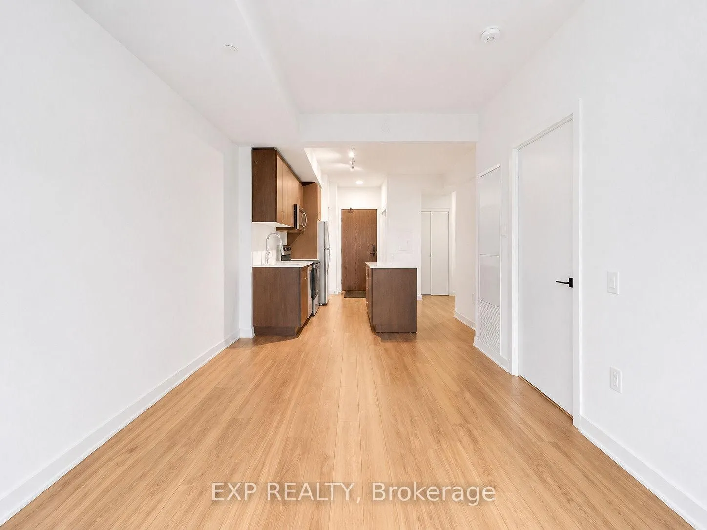 Photo 15 of Unit 902, 2782 Barton Street E, Hamilton, Riverdale — HOMEH