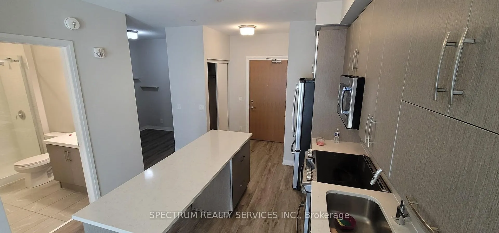Photo 4 of Unit 423, 128 Grove Common, Oakville, Bronte — HOMEH