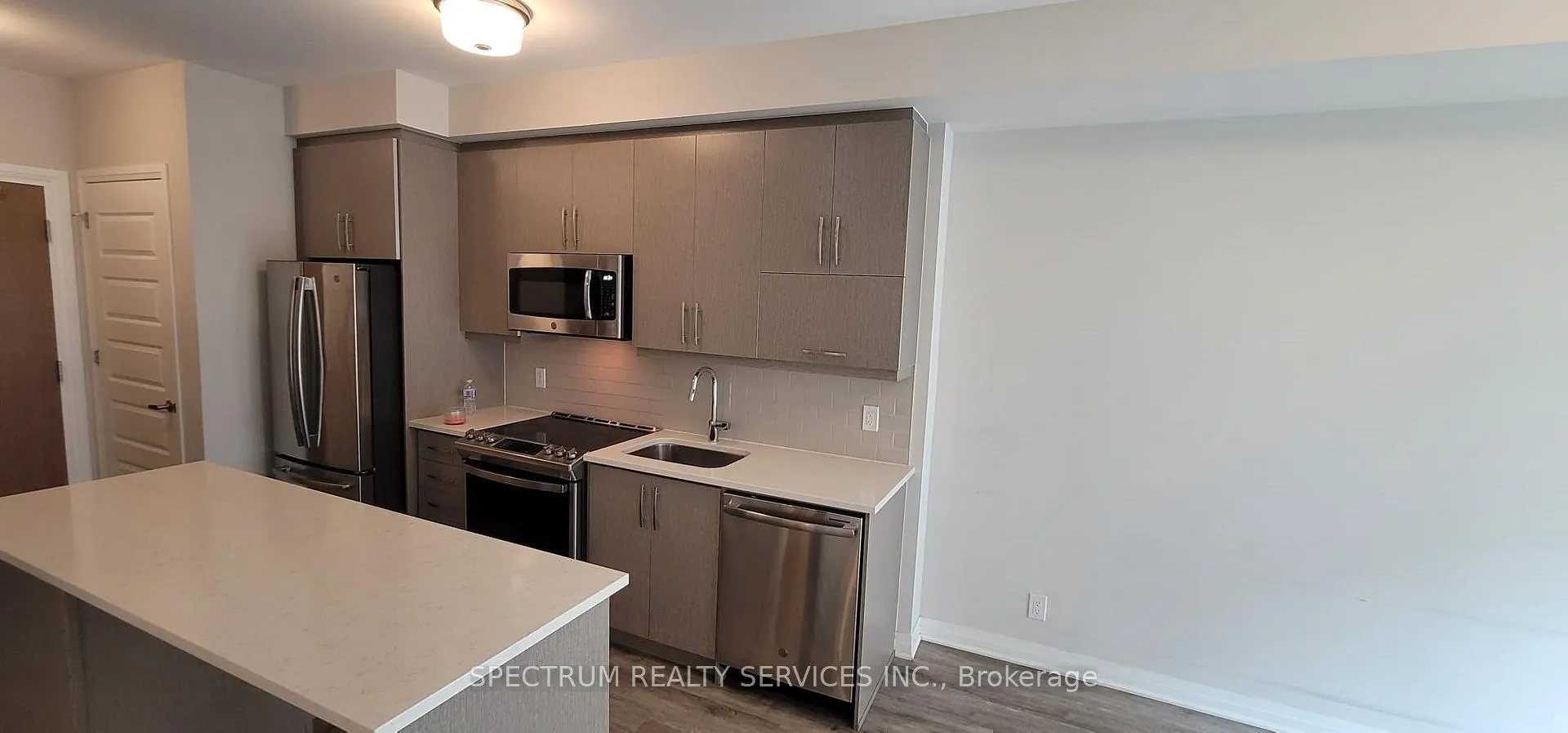 Photo 5 of Unit 423, 128 Grove Common, Oakville, Bronte — HOMEH