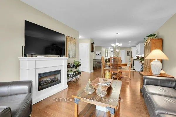 Photo 10 of 3108 Mauricy Crescent, Cornwall — HOMEH