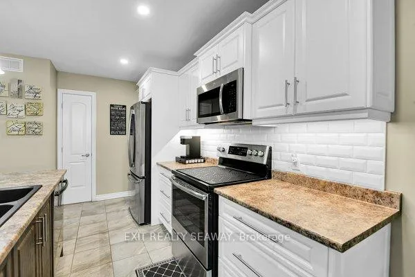 Photo 15 of 3108 Mauricy Crescent, Cornwall — HOMEH