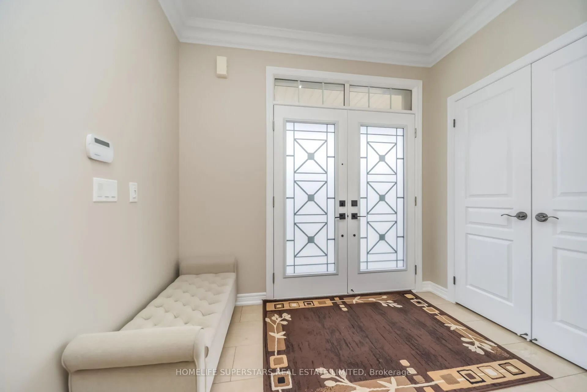 Photo 5 of 8 Lisson Crescent, Brampton, Credit Valley — HOMEH