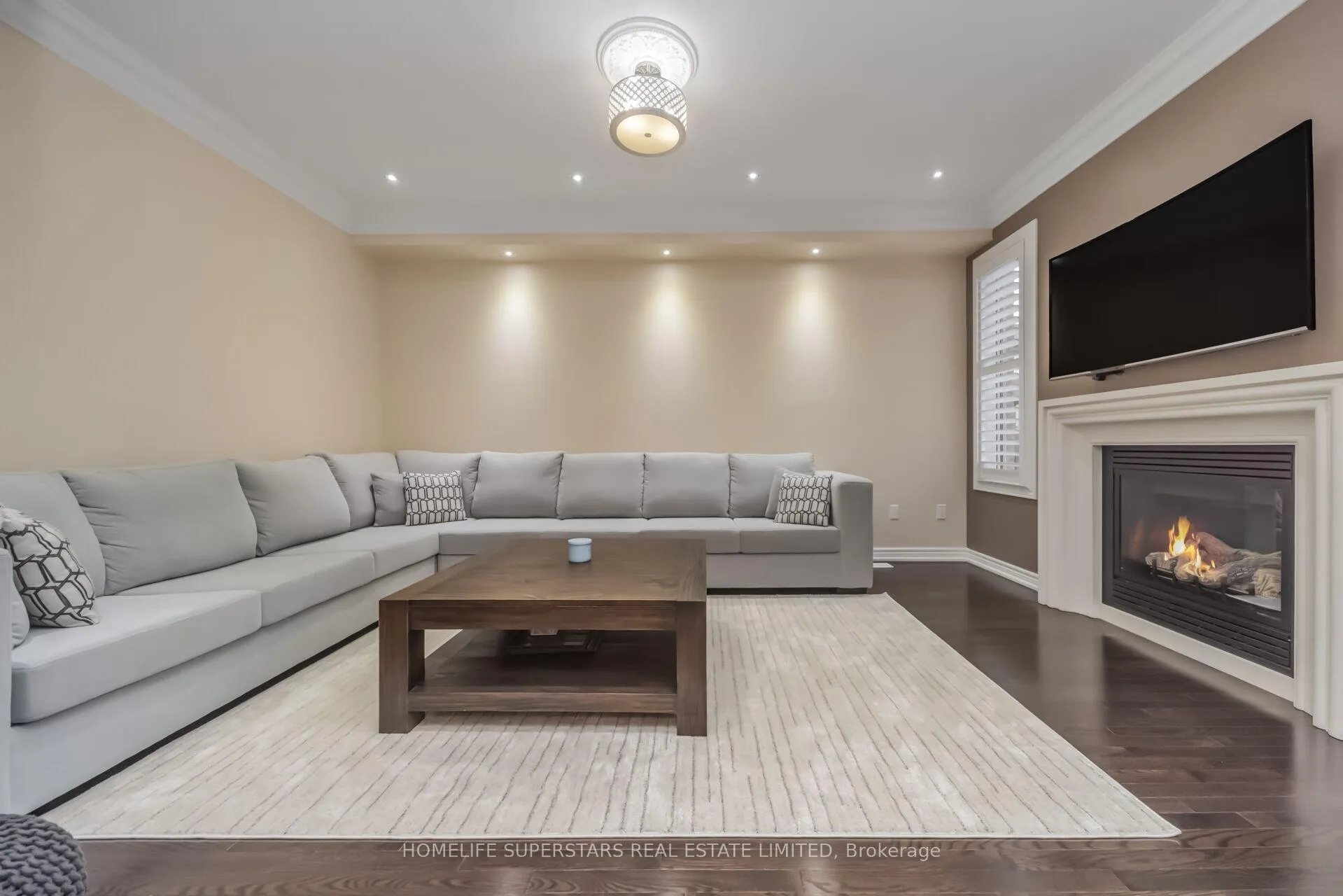 Photo 10 of 8 Lisson Crescent, Brampton, Credit Valley — HOMEH