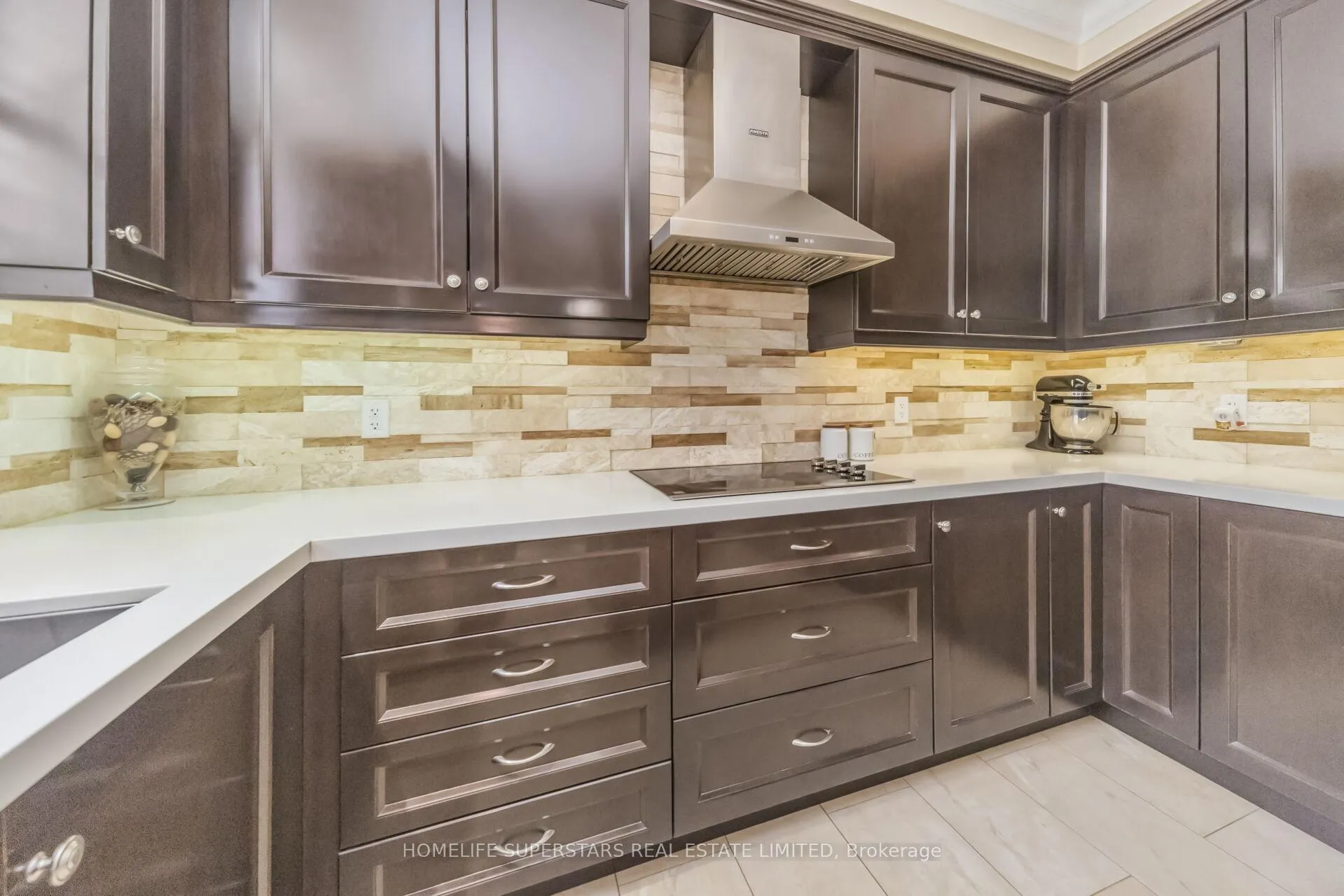 Photo 14 of 8 Lisson Crescent, Brampton, Credit Valley — HOMEH