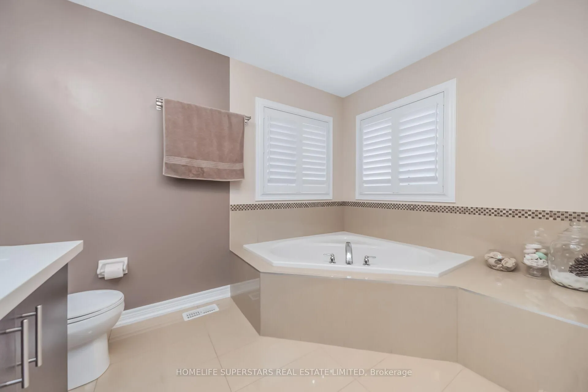 Photo 23 of 8 Lisson Crescent, Brampton, Credit Valley — HOMEH