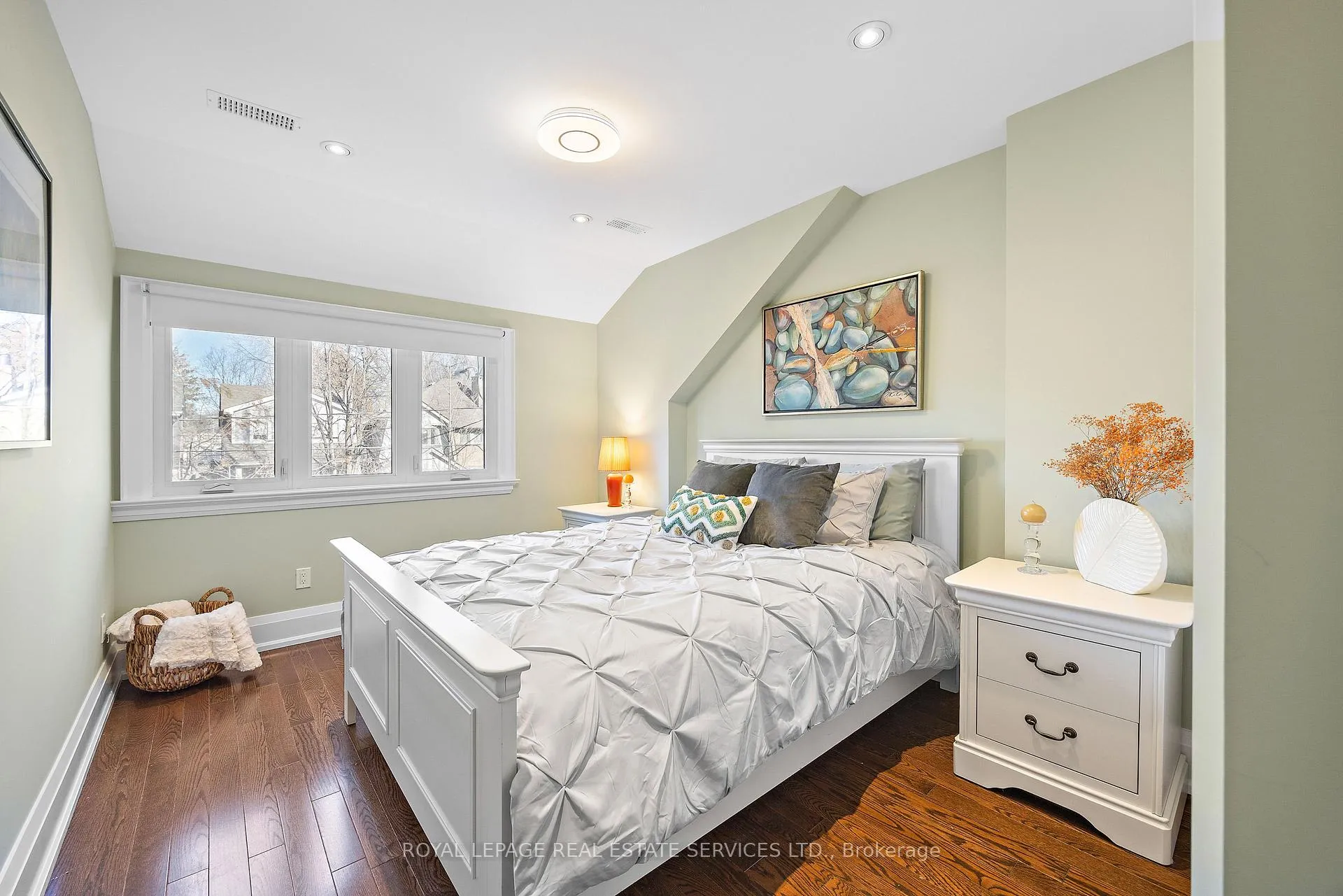 Photo 23 of 55 Stibbard Avenue, Toronto, Mount Pleasant East — HOMEH